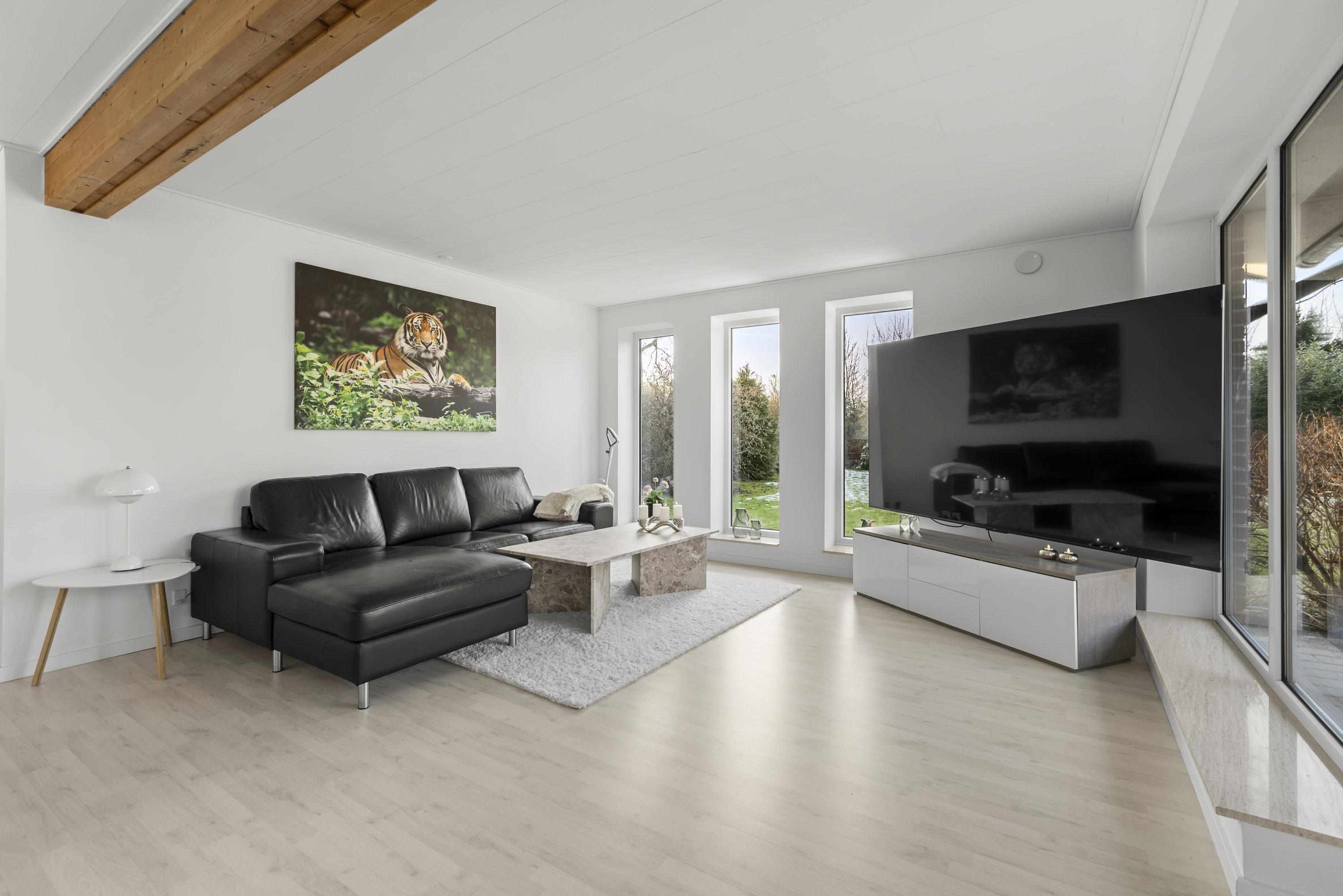 Fremhævet stue billede i fuldskærmstilstand. Billede af Bymarken 50, 4490 Jerslev Sjælland