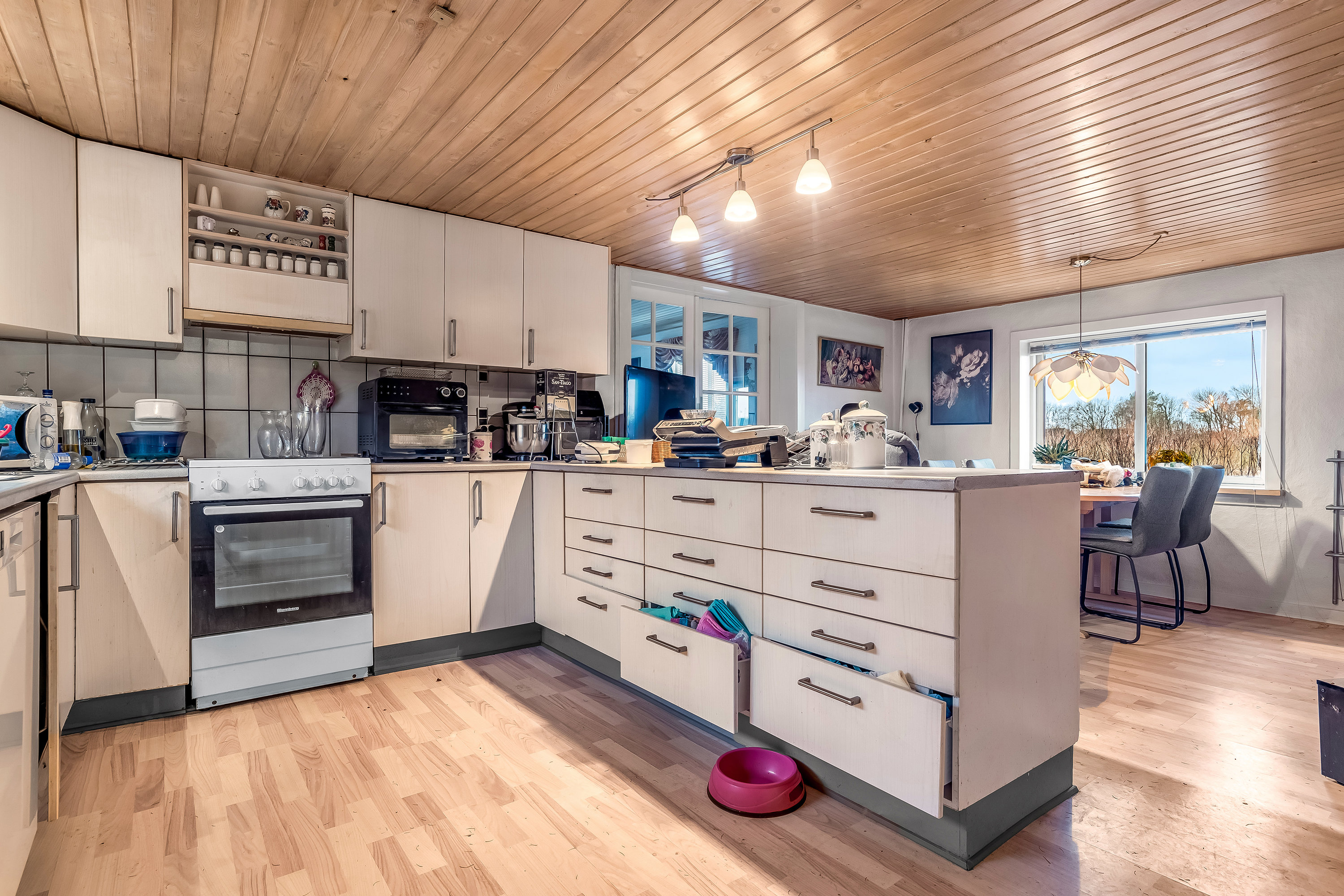 Fremhævet køkken alrum billede i fuldskærmstilstand. Billede af Ålvej 8, Ål, 7830 Vinderup