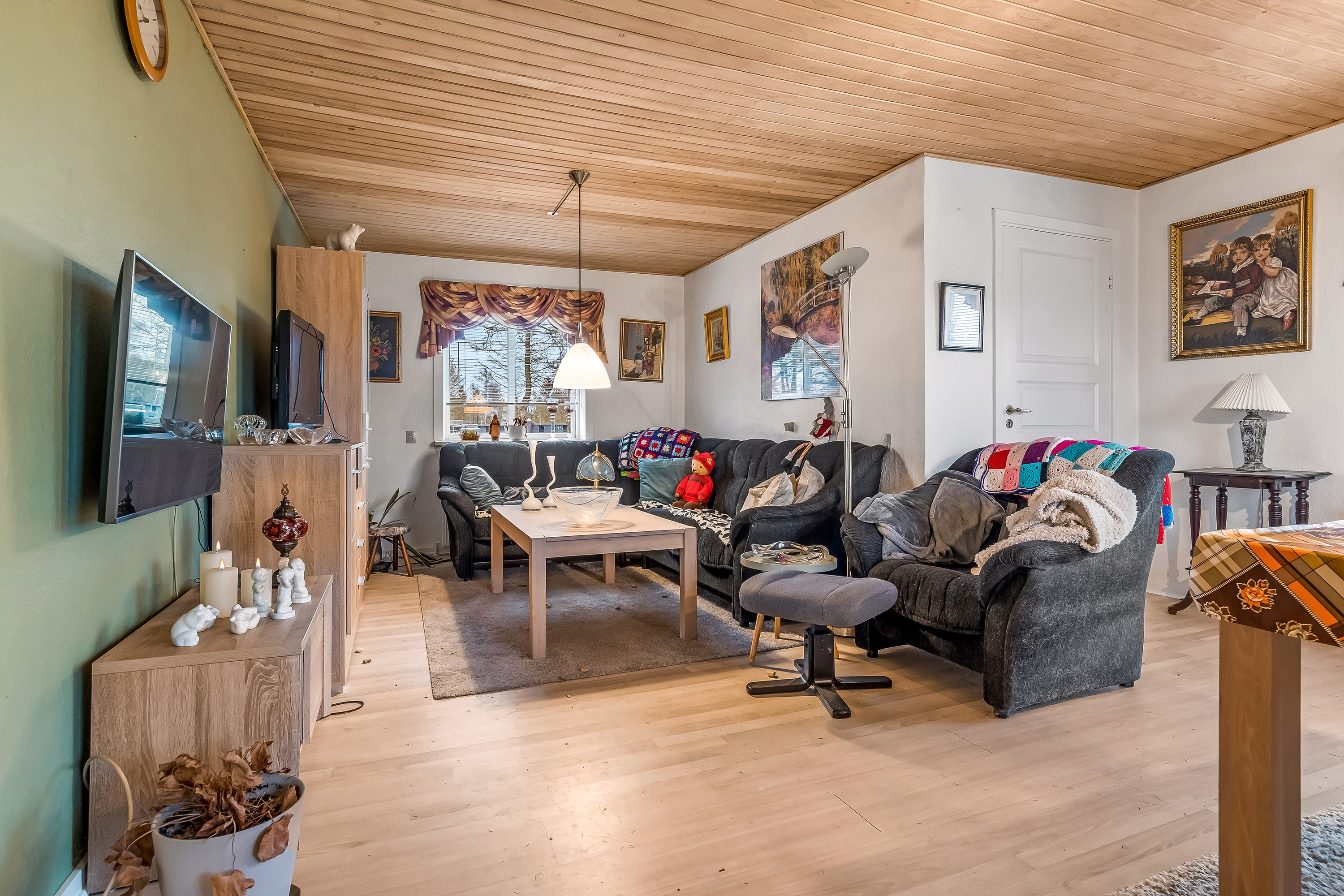 Fremhævet stue billede i fuldskærmstilstand. Billede af Ålvej 8, Ål, 7830 Vinderup