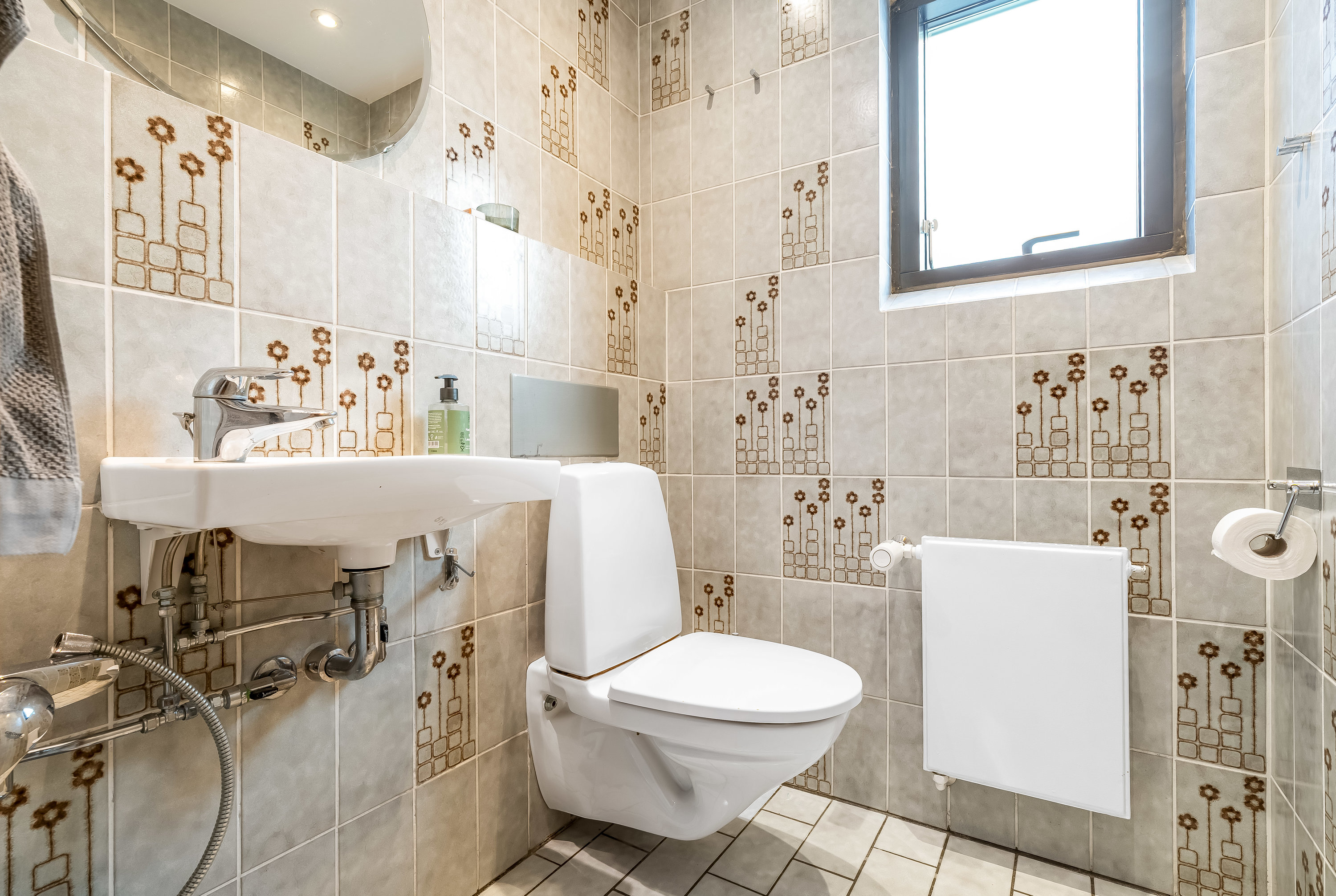 Fremhævet badeværelse billede i fuldskærmstilstand. Billede af I.H.Mundts Vej 26, 2830 Virum