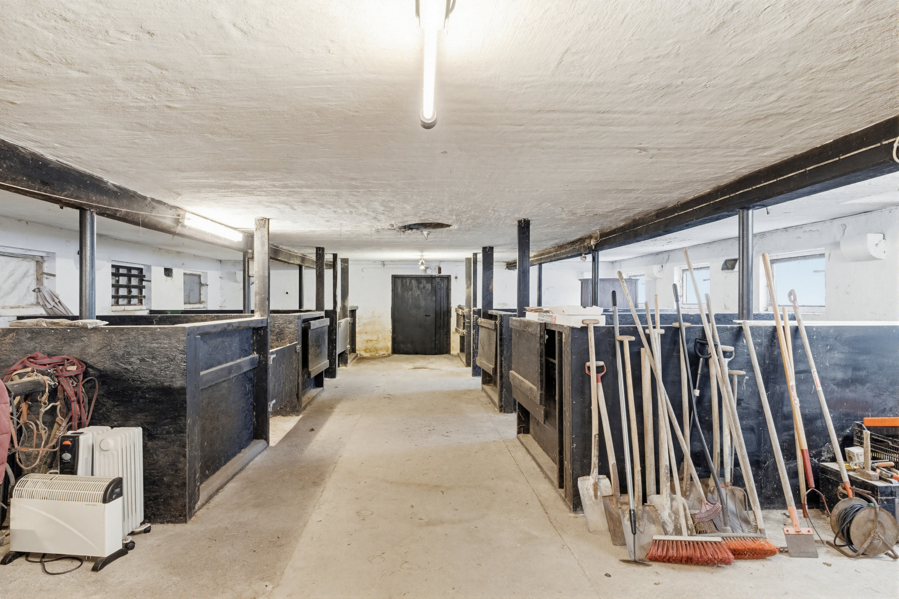 Fremhævet stald billede i fuldskærmstilstand. Billede af Præstevænget 3, 5683 Haarby