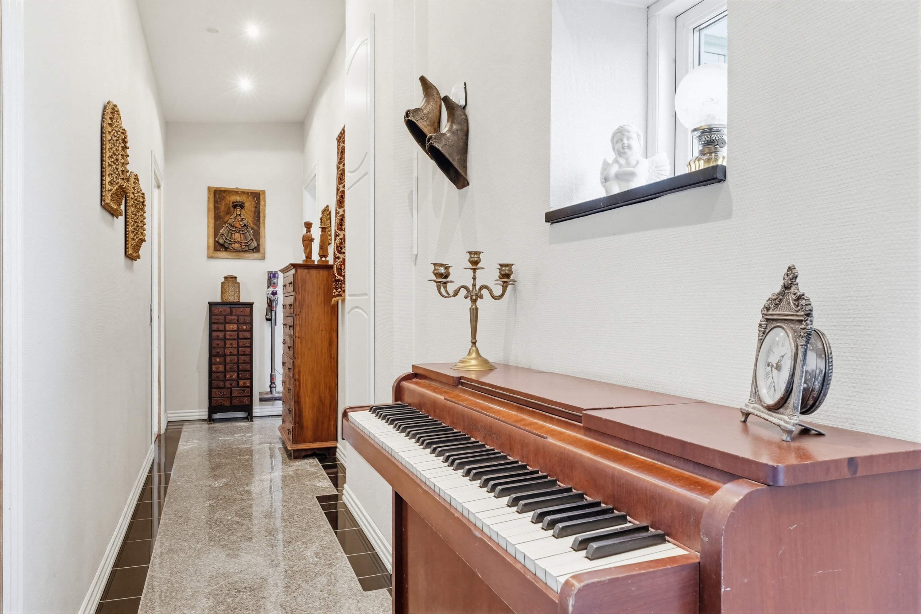 Fremhævet gang billede i fuldskærmstilstand. Billede af Præstevænget 3, 5683 Haarby