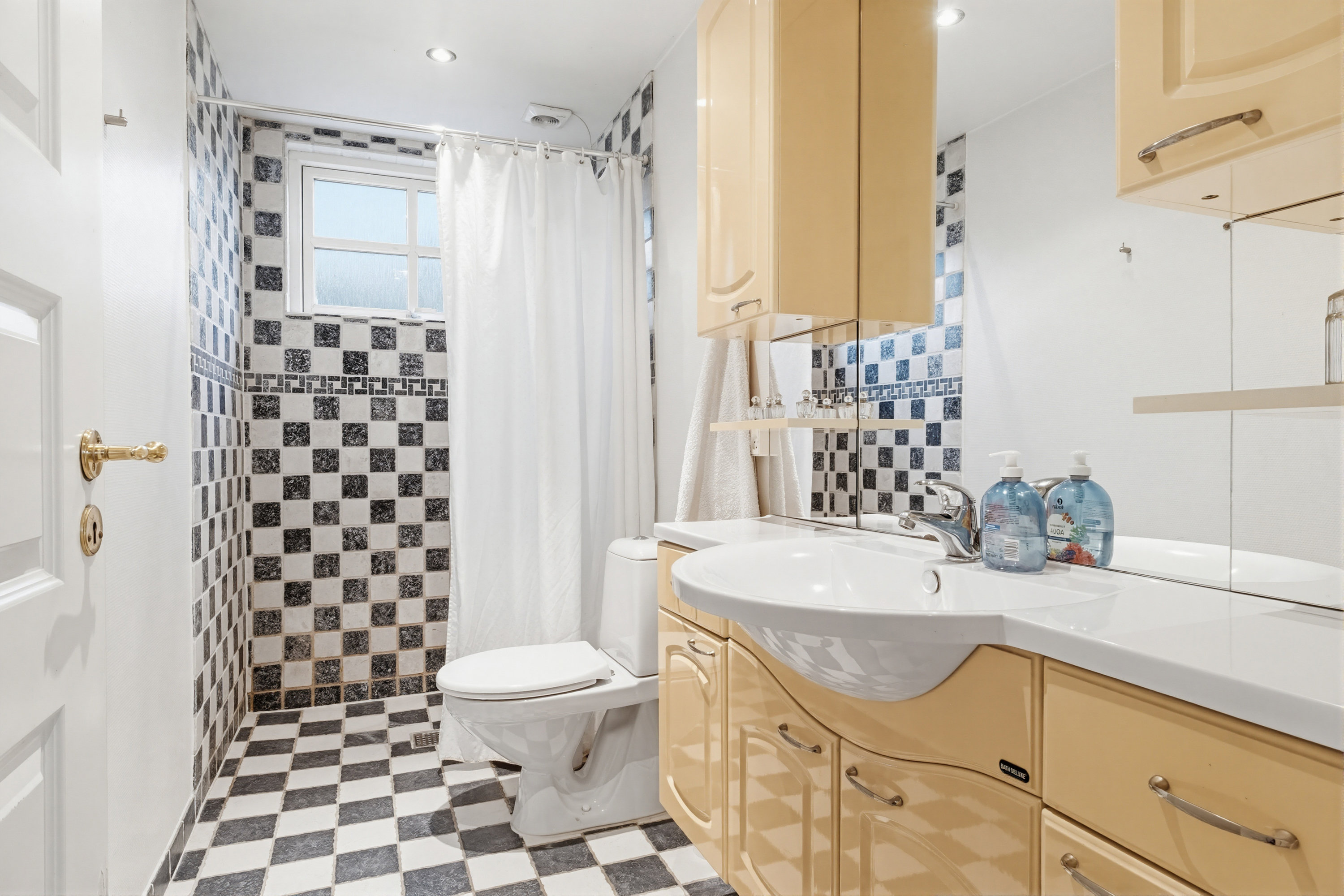 Fremhævet badeværelse billede i fuldskærmstilstand. Billede af Præstevænget 3, 5683 Haarby