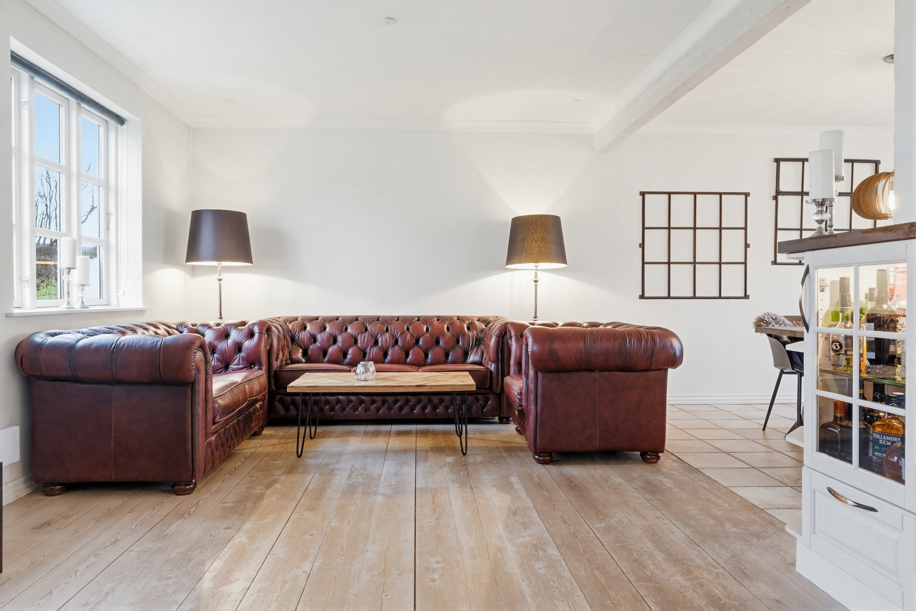 Fremhævet stue billede i fuldskærmstilstand. Billede af Præstevænget 3, 5683 Haarby