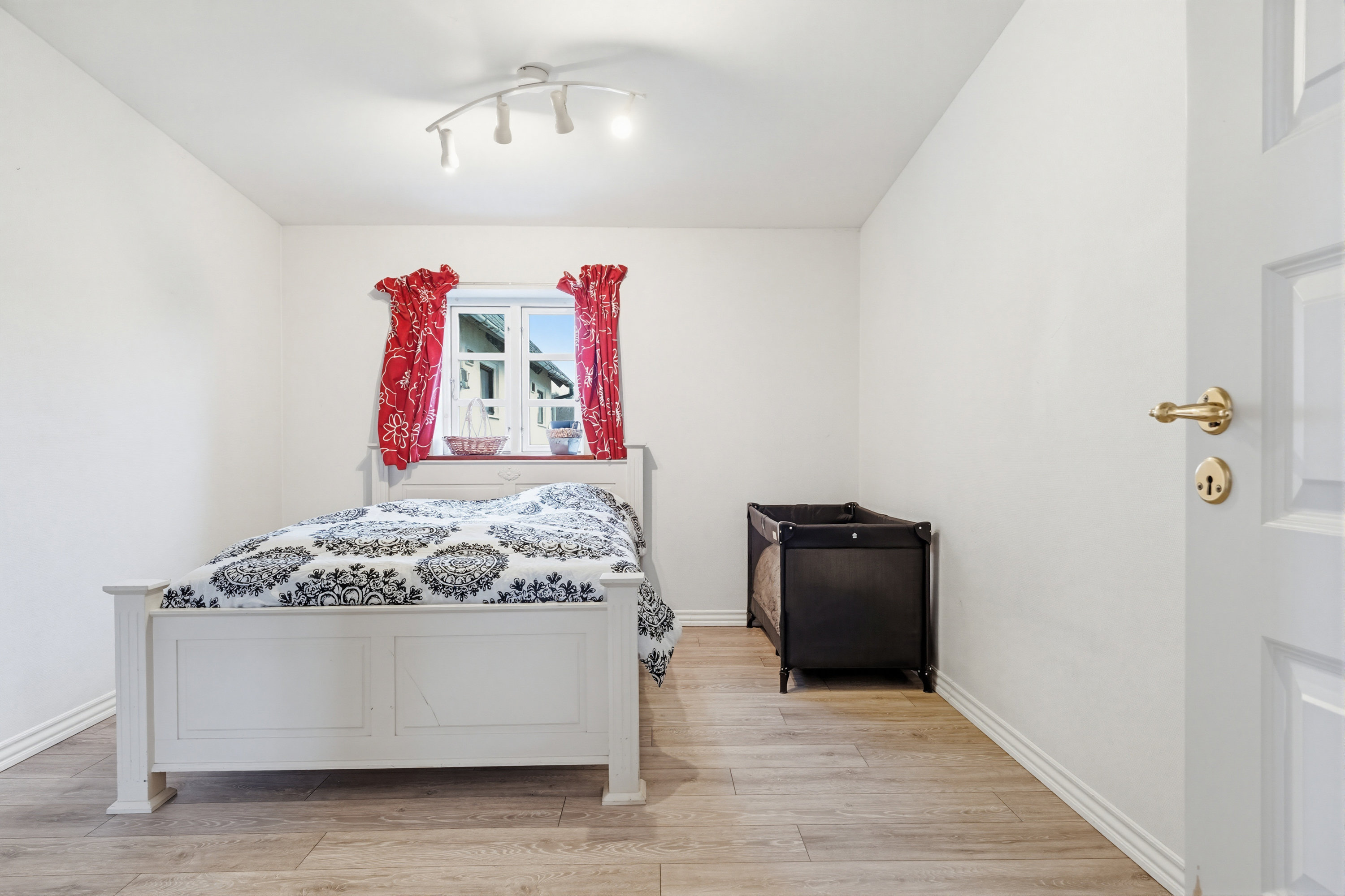 Fremhævet værelse billede i fuldskærmstilstand. Billede af Præstevænget 3, 5683 Haarby