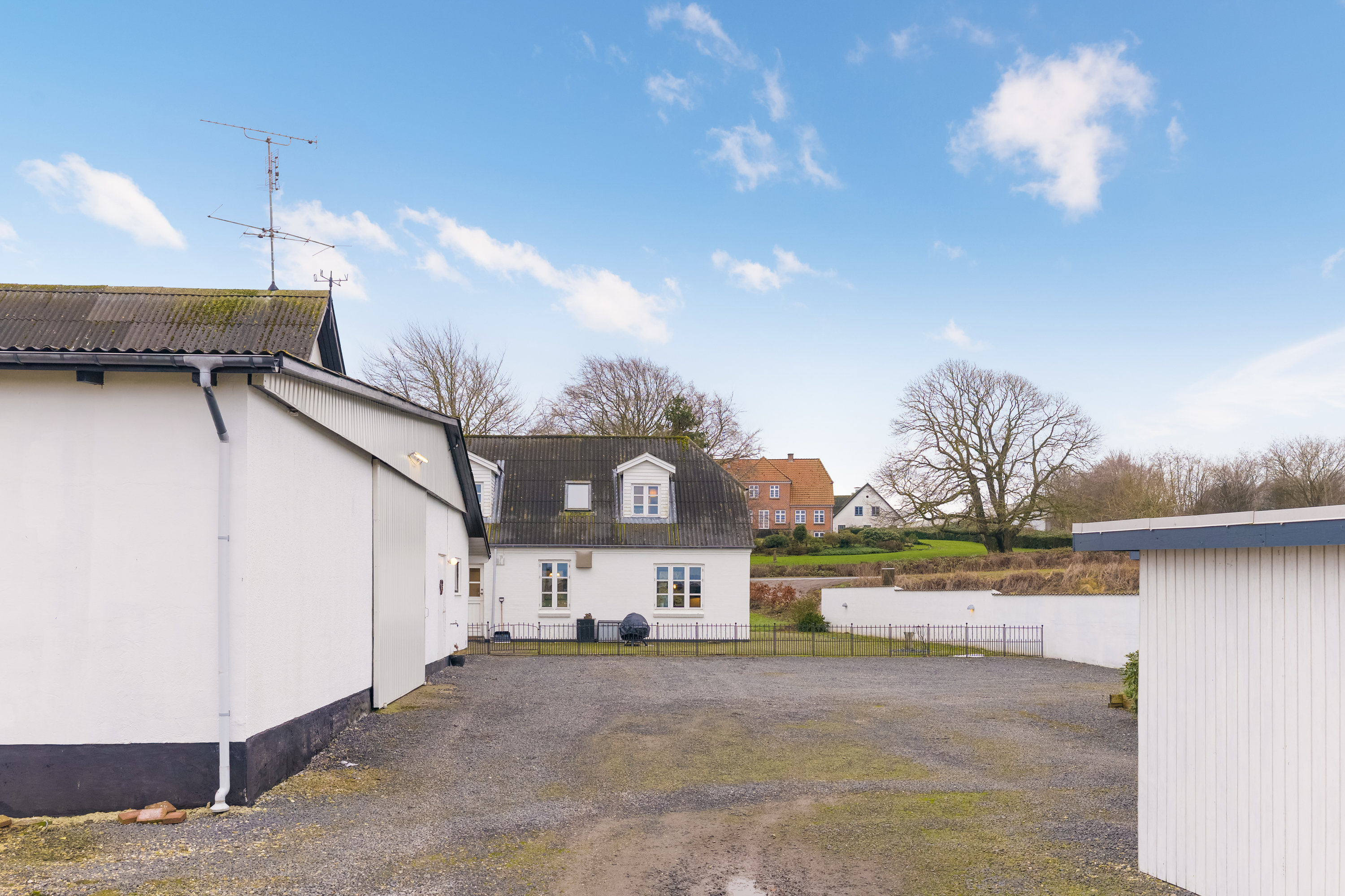 Fremhævet facade billede i fuldskærmstilstand. Billede af Præstevænget 3, 5683 Haarby