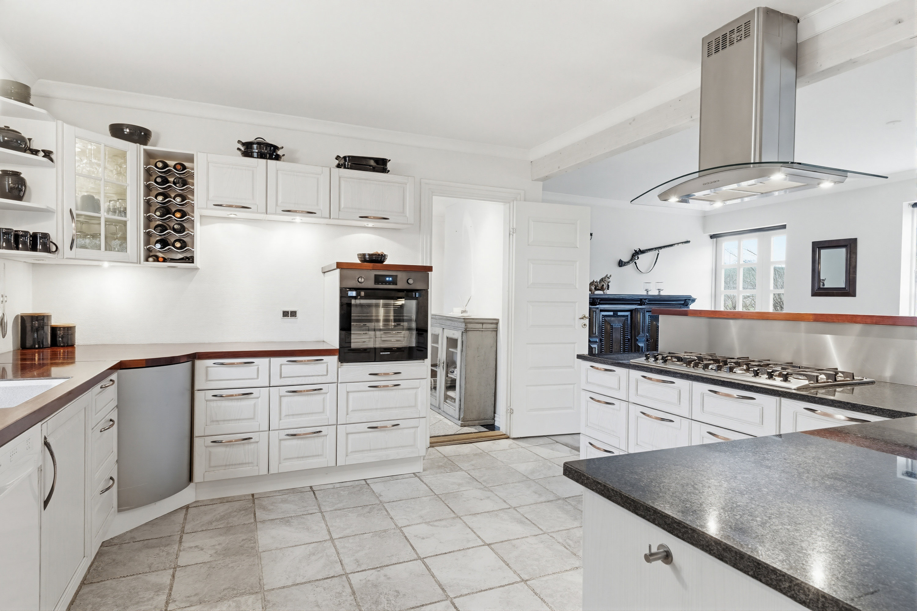 Fremhævet køkken billede i fuldskærmstilstand. Billede af Præstevænget 3, 5683 Haarby