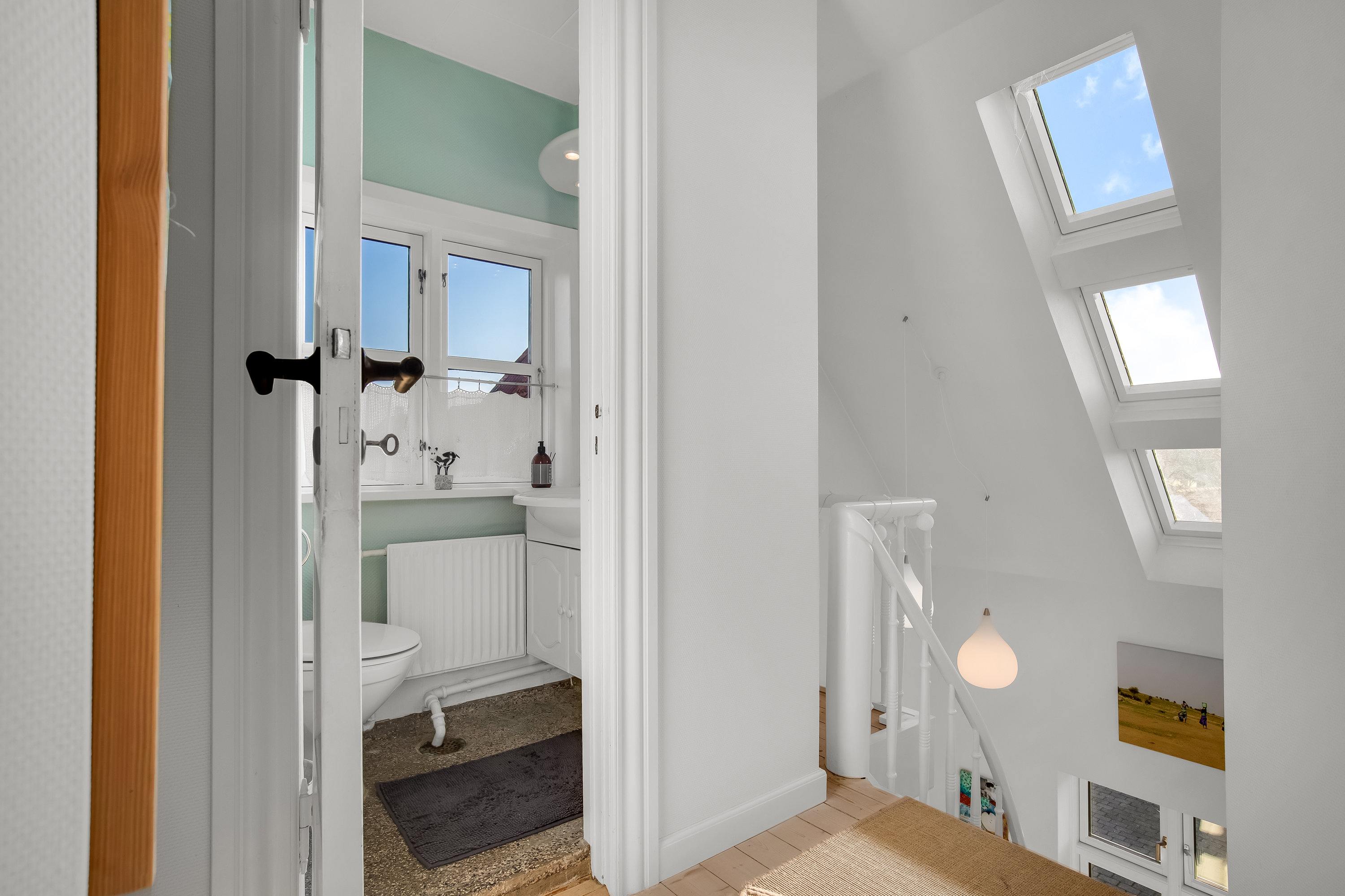 Fremhævet toilet billede i fuldskærmstilstand. Billede af Ågade 9, 7500 Holstebro