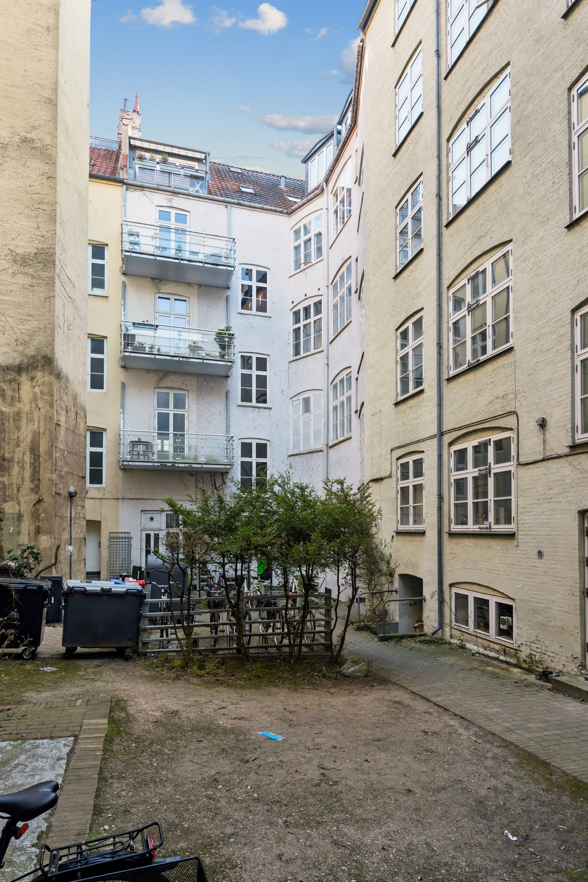 Fremhævet gårdmiljø billede i fuldskærmstilstand. Billede af Olfert Fischers Gade 4, st.. Th.., 1311 København K