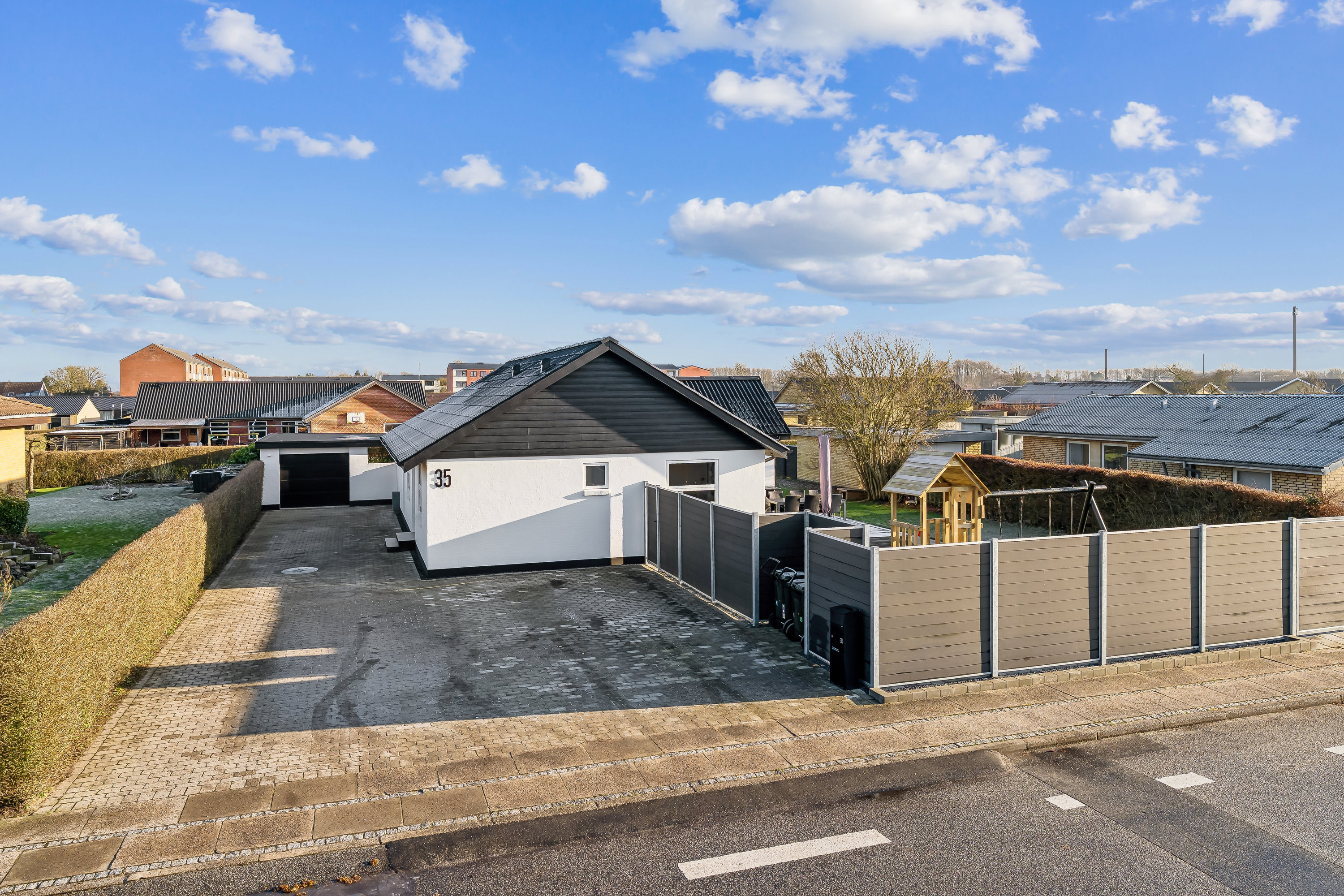 Fremhævet ejendommen billede i fuldskærmstilstand. Billede af Kingos Alle 35, 8723 Løsning