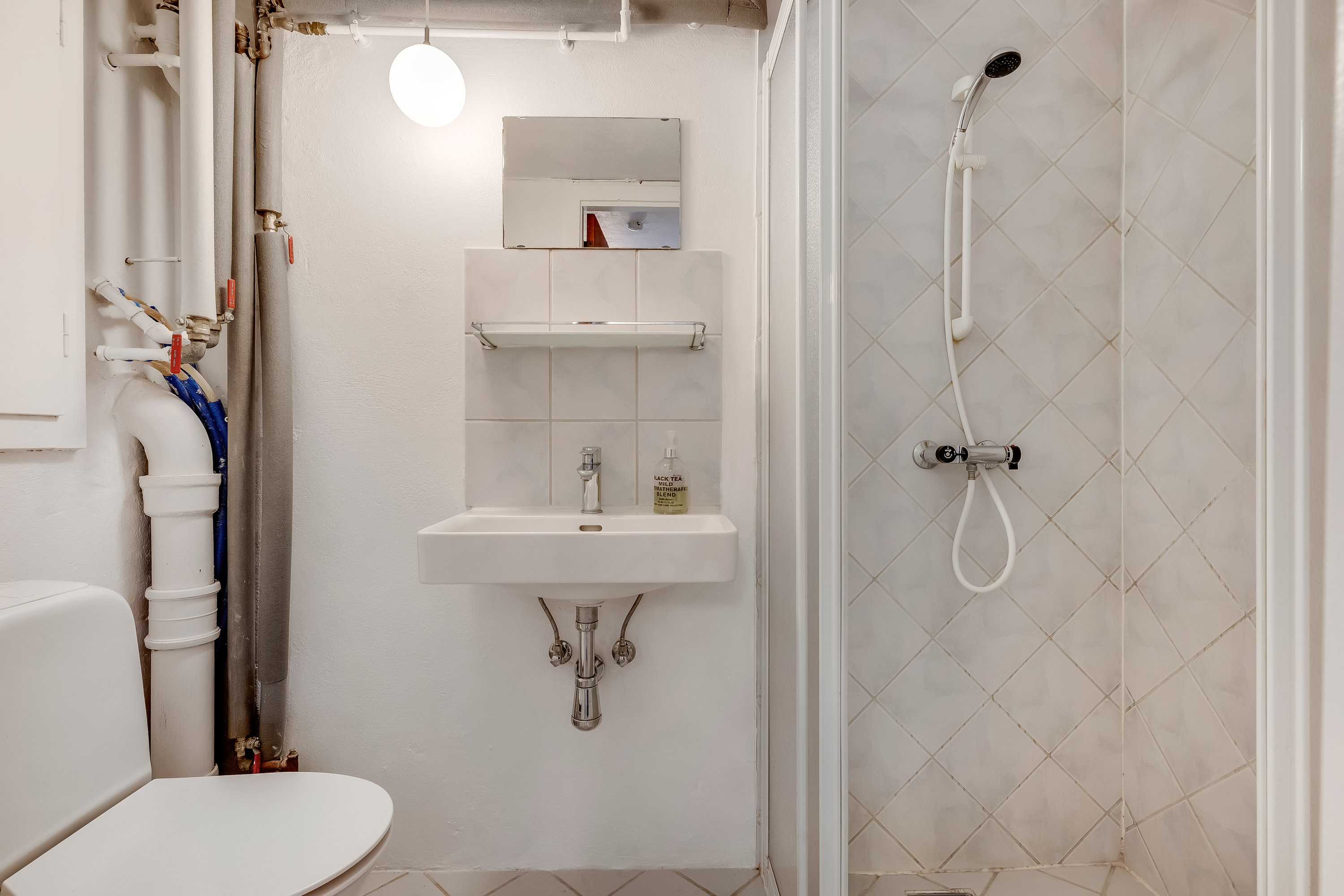 Fremhævet badeværelse billede i fuldskærmstilstand. Billede af Snerlevej 9, 7500 Holstebro