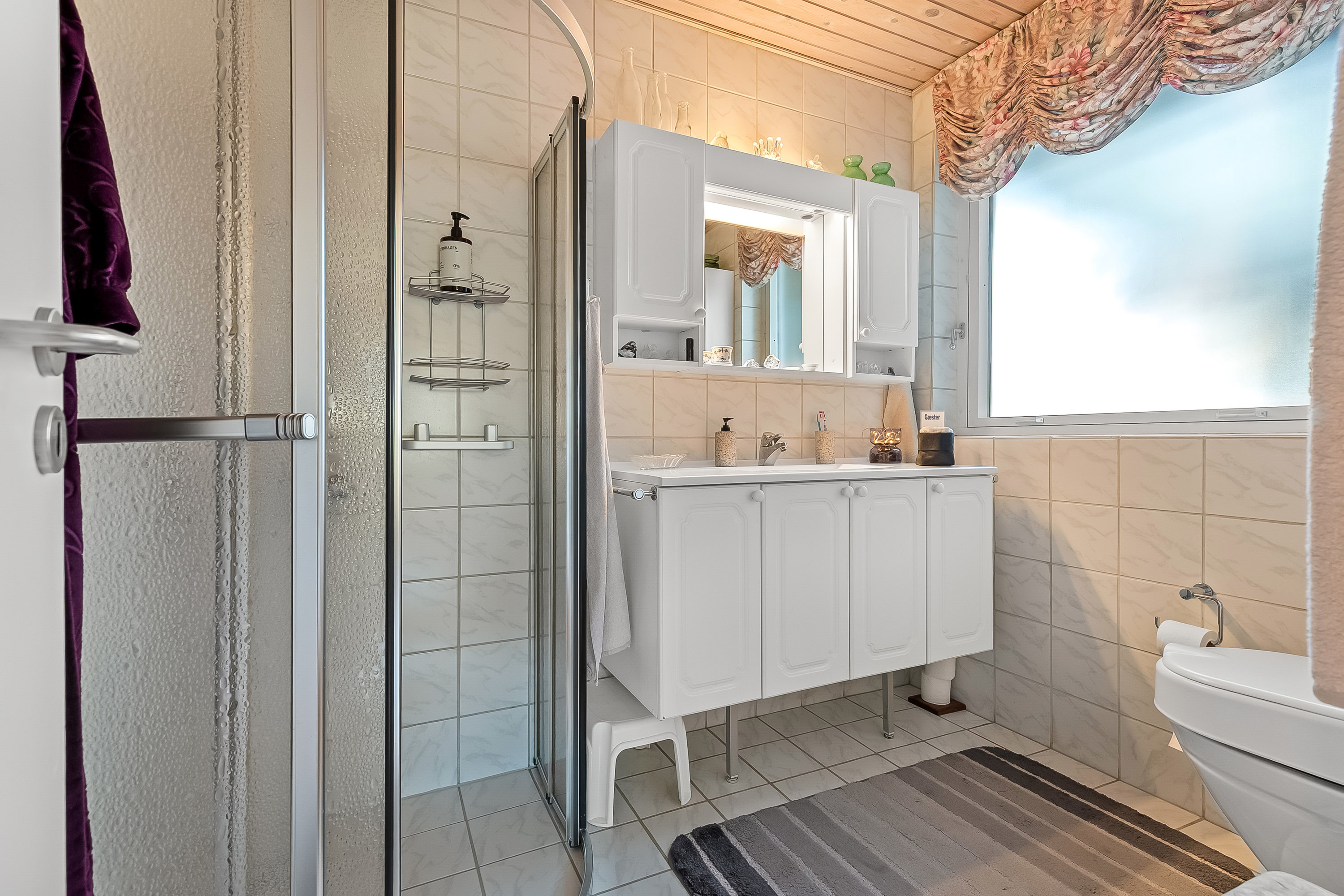 Fremhævet badeværelse billede i fuldskærmstilstand. Billede af Engtoften 18, Erritsø, 7000 Fredericia