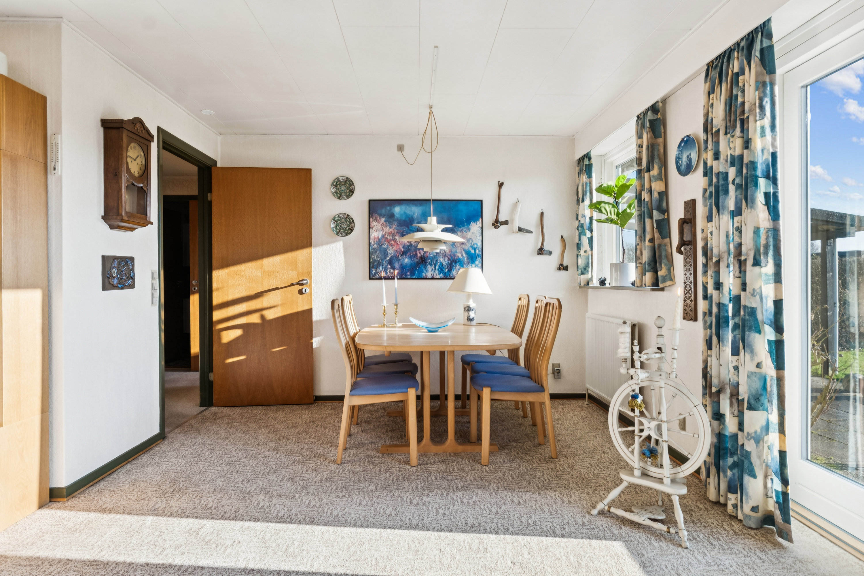 Fremhævet stue billede i fuldskærmstilstand. Billede af Rensdyrløkken 11, Slukefter, 5210 Odense NV