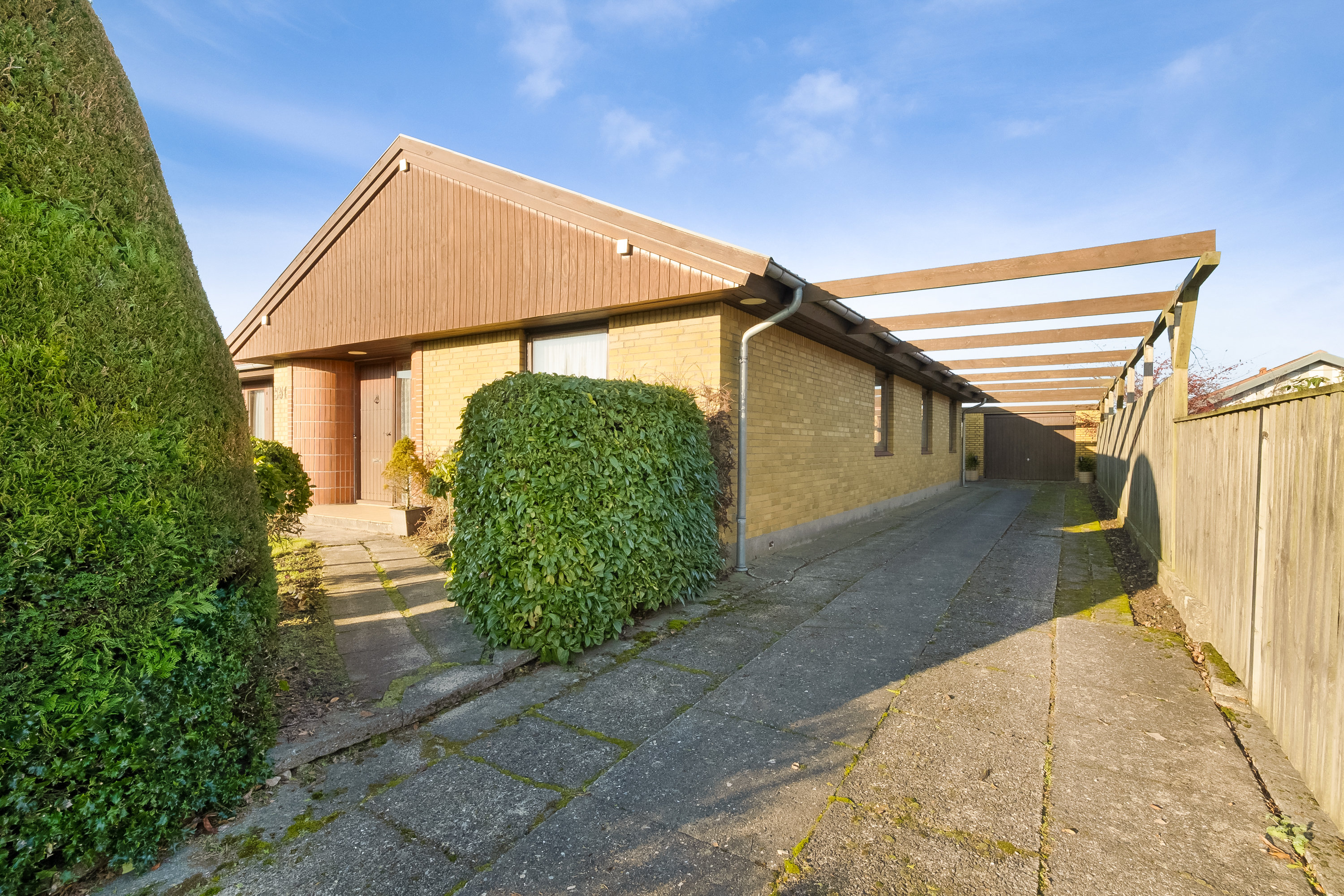 Fremhævet facade billede i fuldskærmstilstand. Billede af Dragebakken 551, Sanderum, 5250 Odense SV