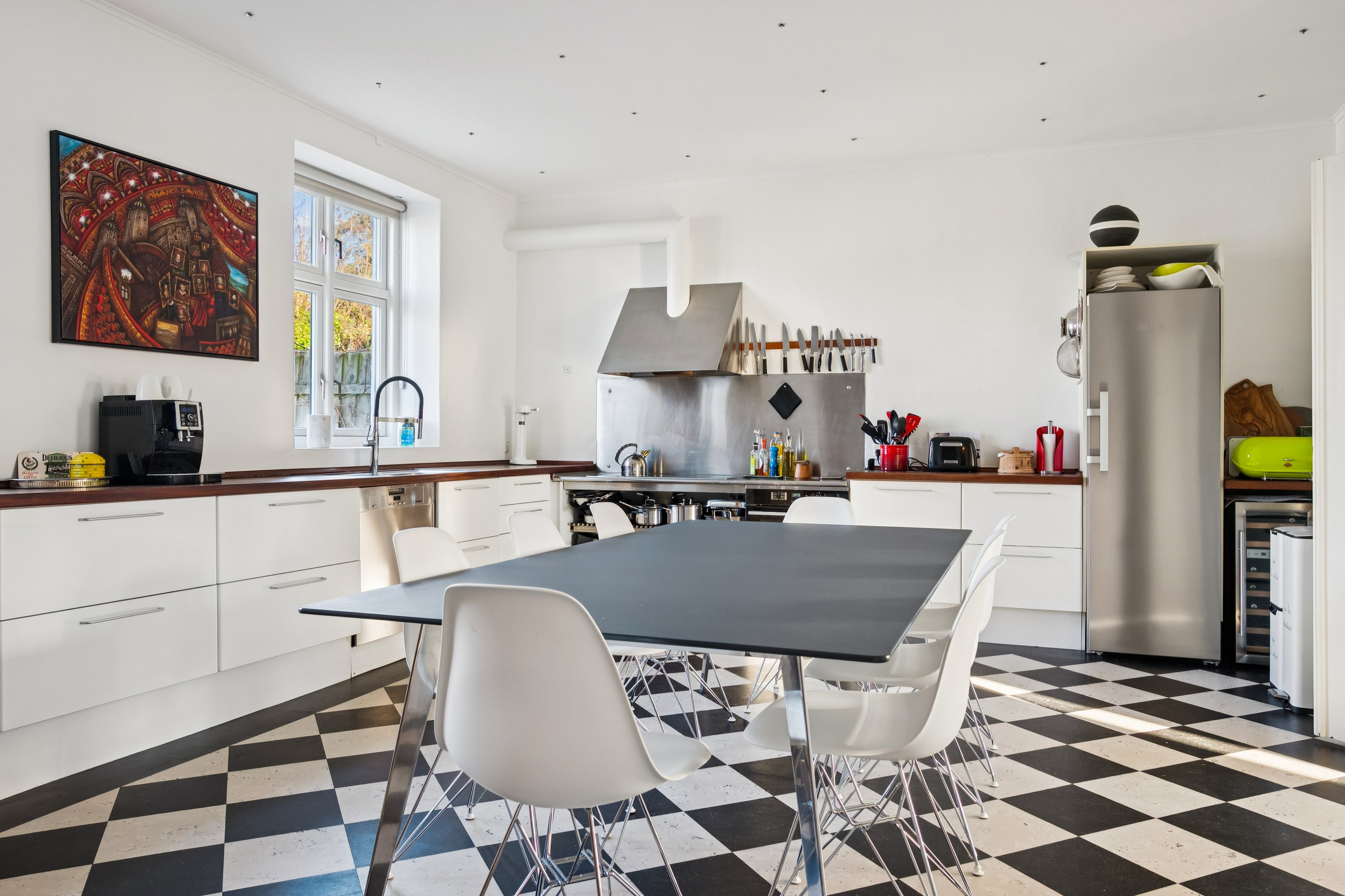 Fremhævet køkken billede i fuldskærmstilstand. Billede af Enighedsvej 20, 2920 Charlottenlund