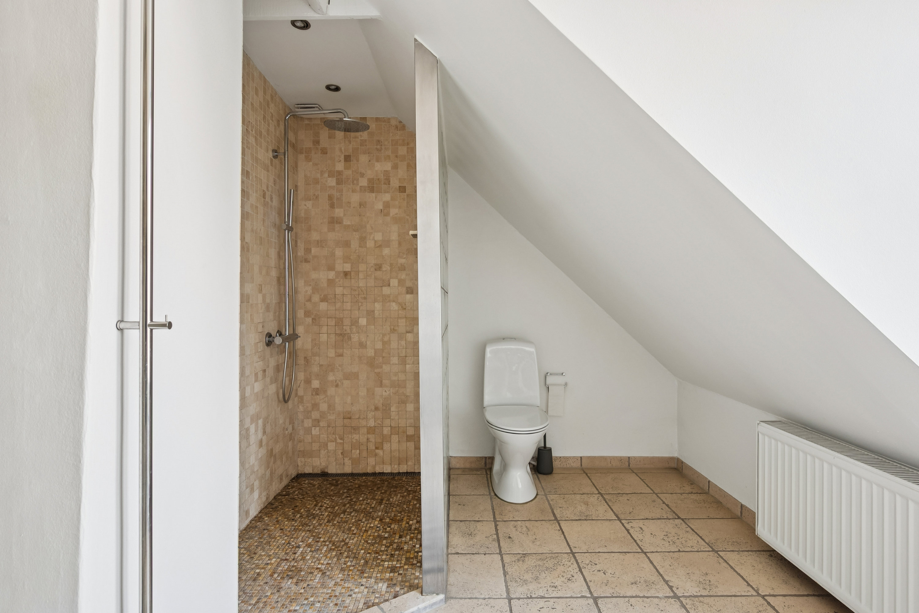 Fremhævet badeværelse billede i fuldskærmstilstand. Billede af Enighedsvej 20, 2920 Charlottenlund