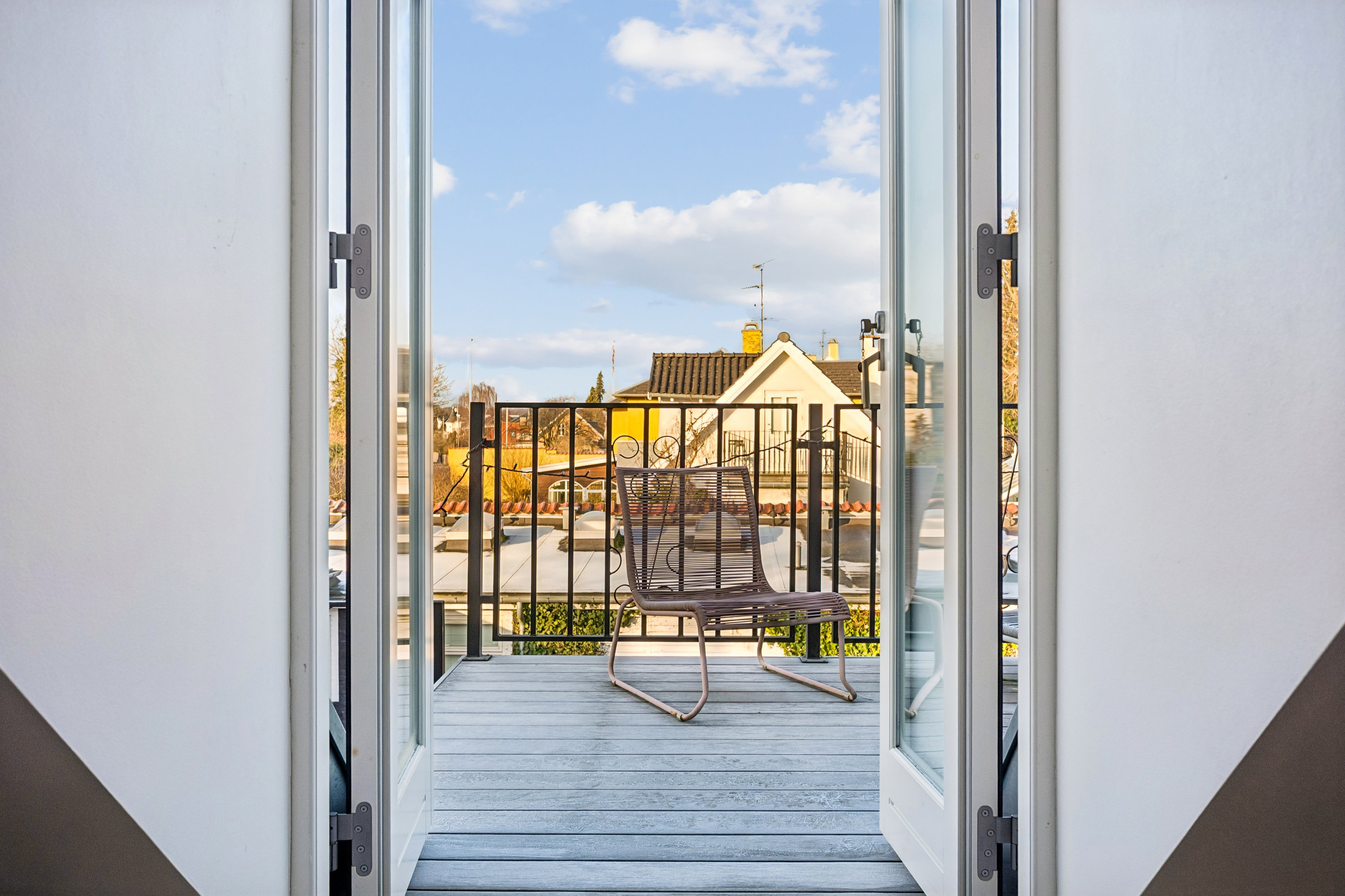 Fremhævet altan billede i fuldskærmstilstand. Billede af Enighedsvej 20, 2920 Charlottenlund