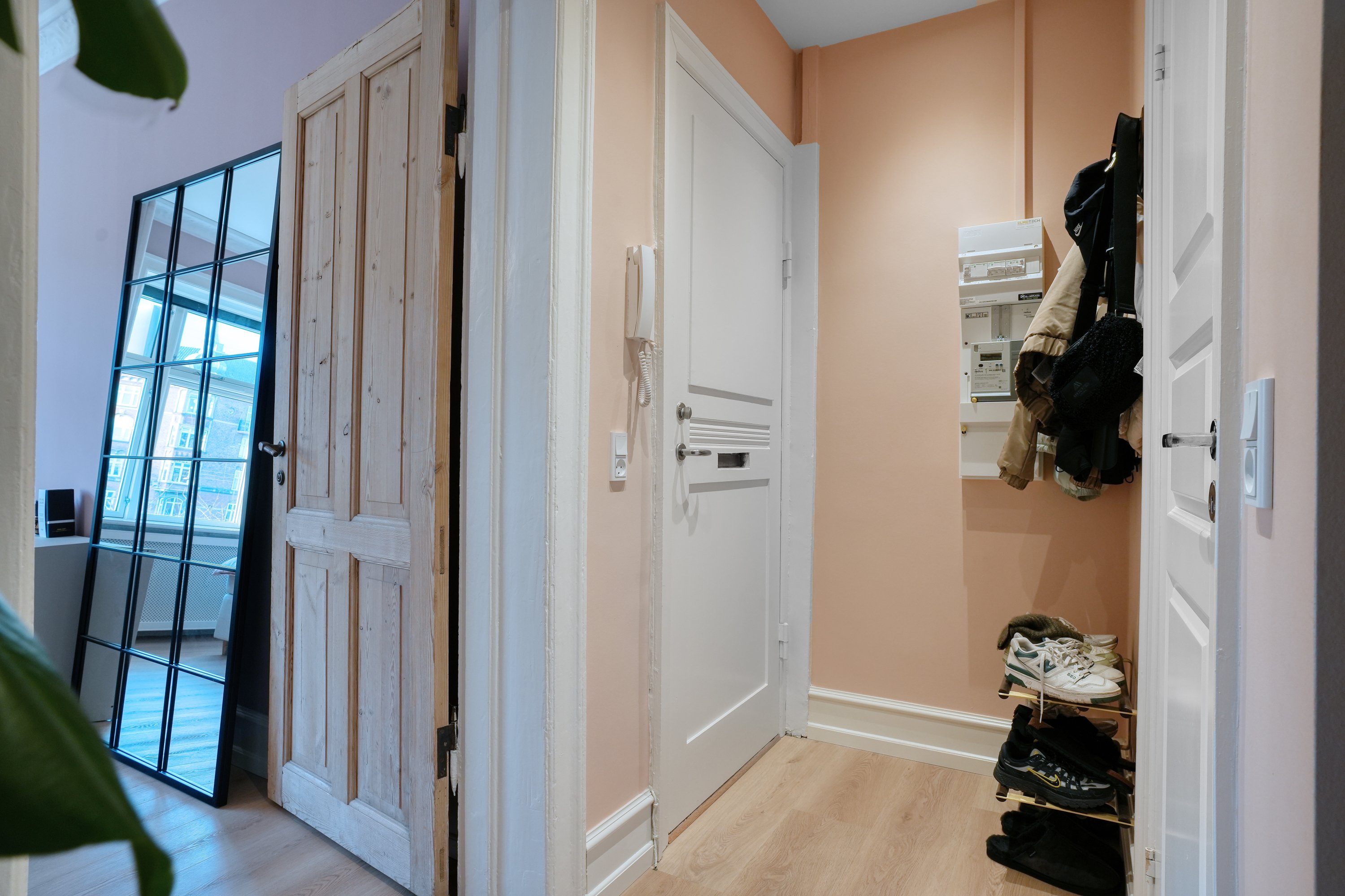 Fremhævet entré billede i fuldskærmstilstand. Billede af Laurids Skaus Gade 7, 1. th., 2200 København N