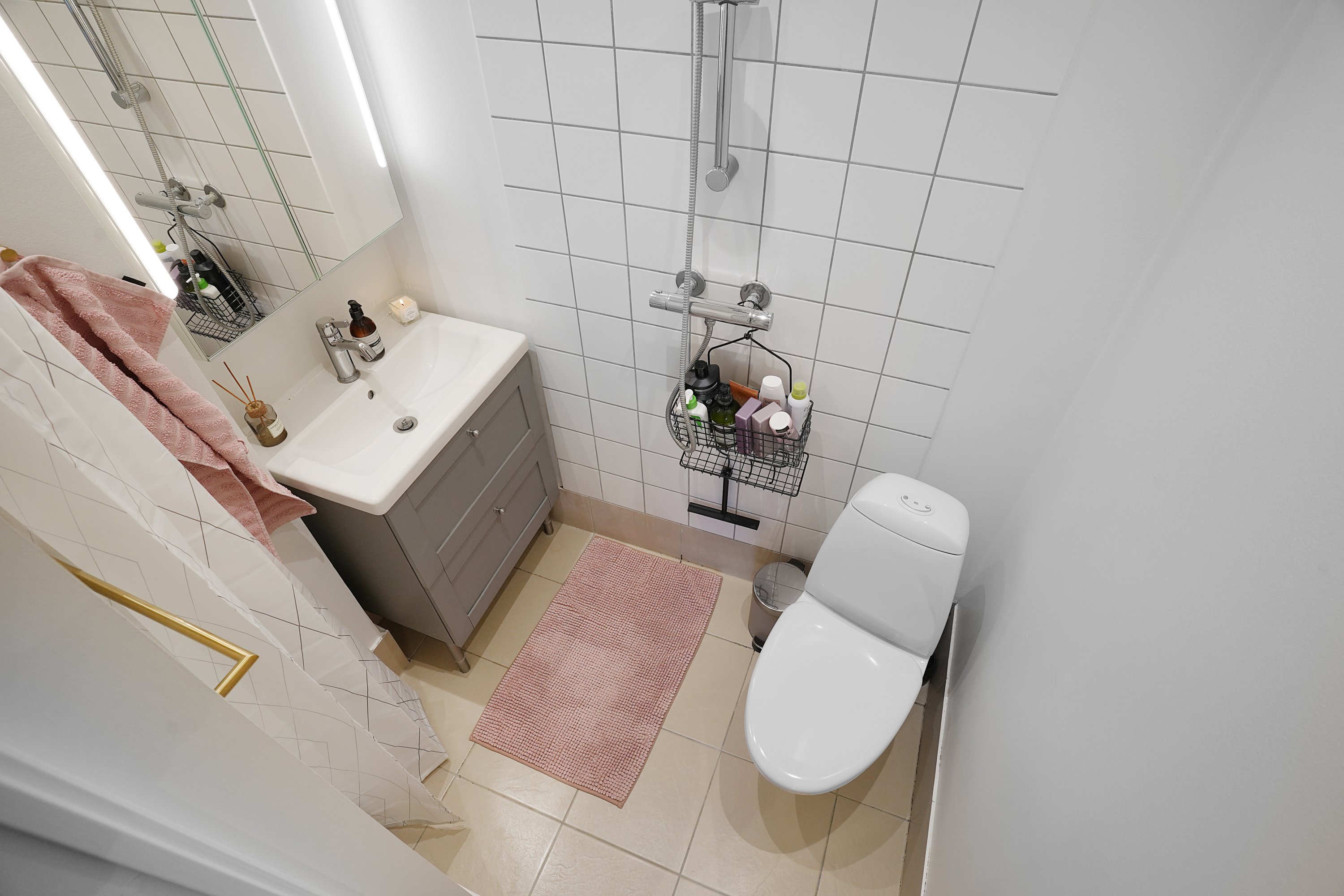 Fremhævet badeværelse billede i fuldskærmstilstand. Billede af Laurids Skaus Gade 7, 1. th., 2200 København N