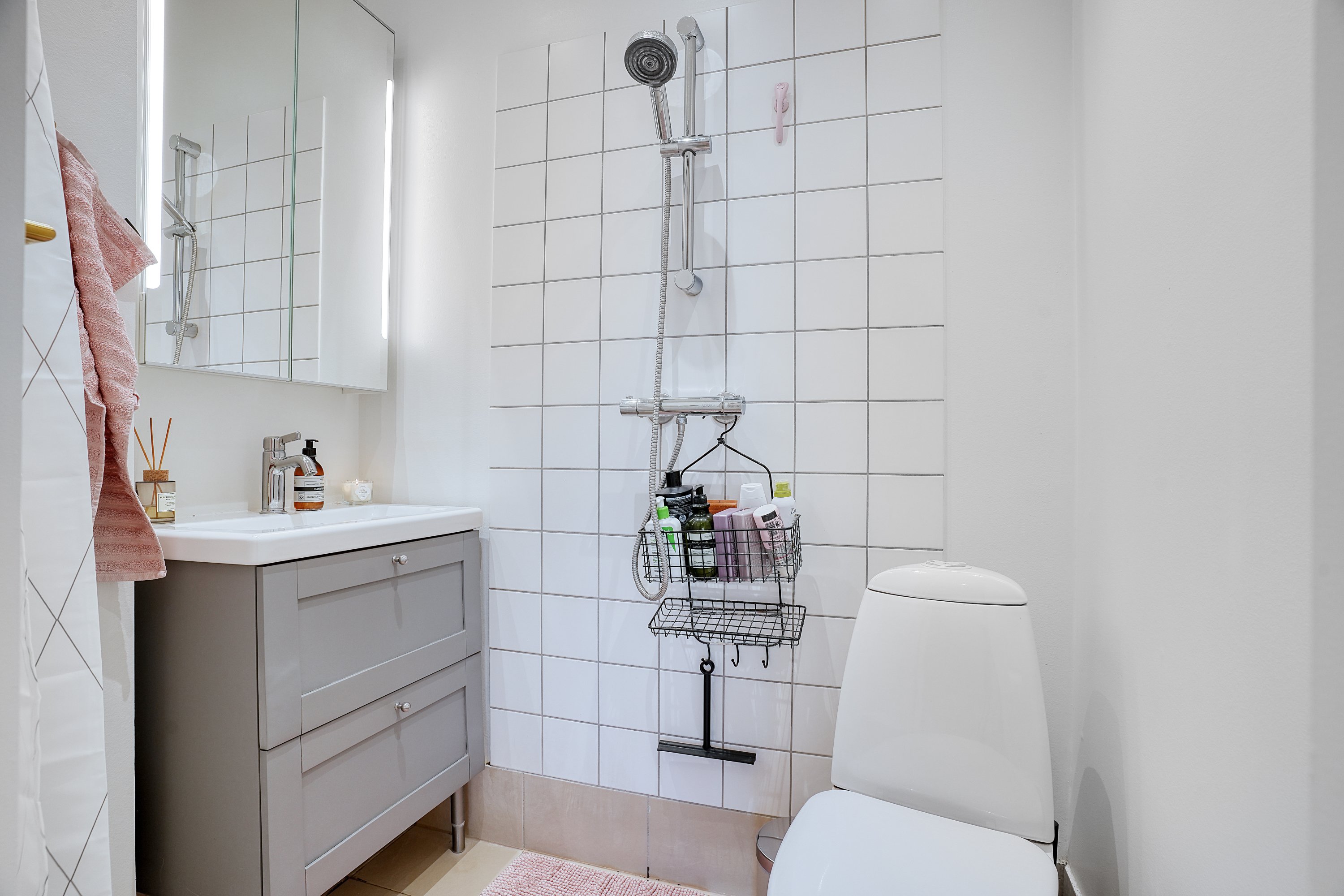 Fremhævet badeværelse billede i fuldskærmstilstand. Billede af Laurids Skaus Gade 7, 1. th., 2200 København N