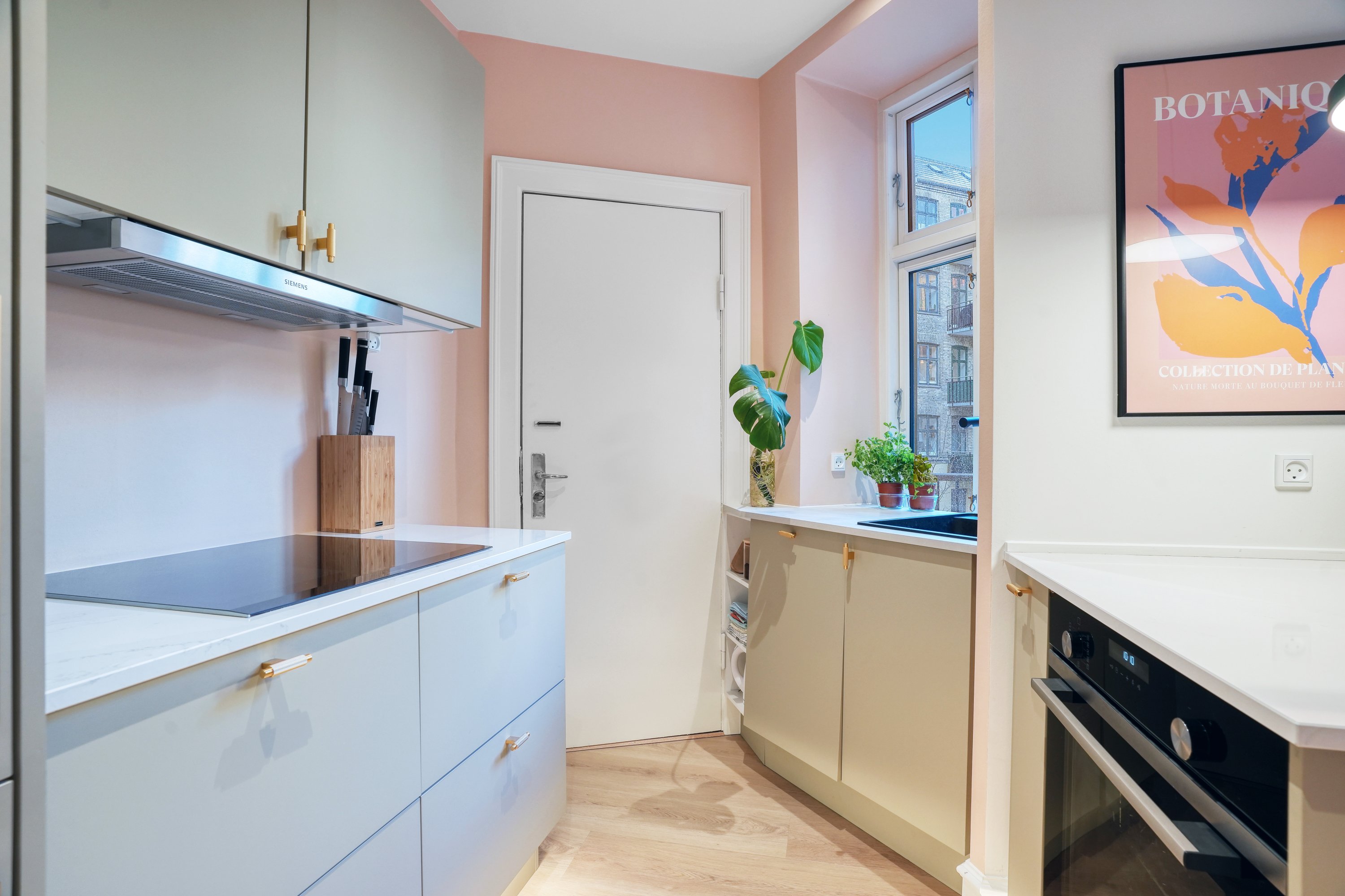 Fremhævet køkken billede i fuldskærmstilstand. Billede af Laurids Skaus Gade 7, 1. th., 2200 København N