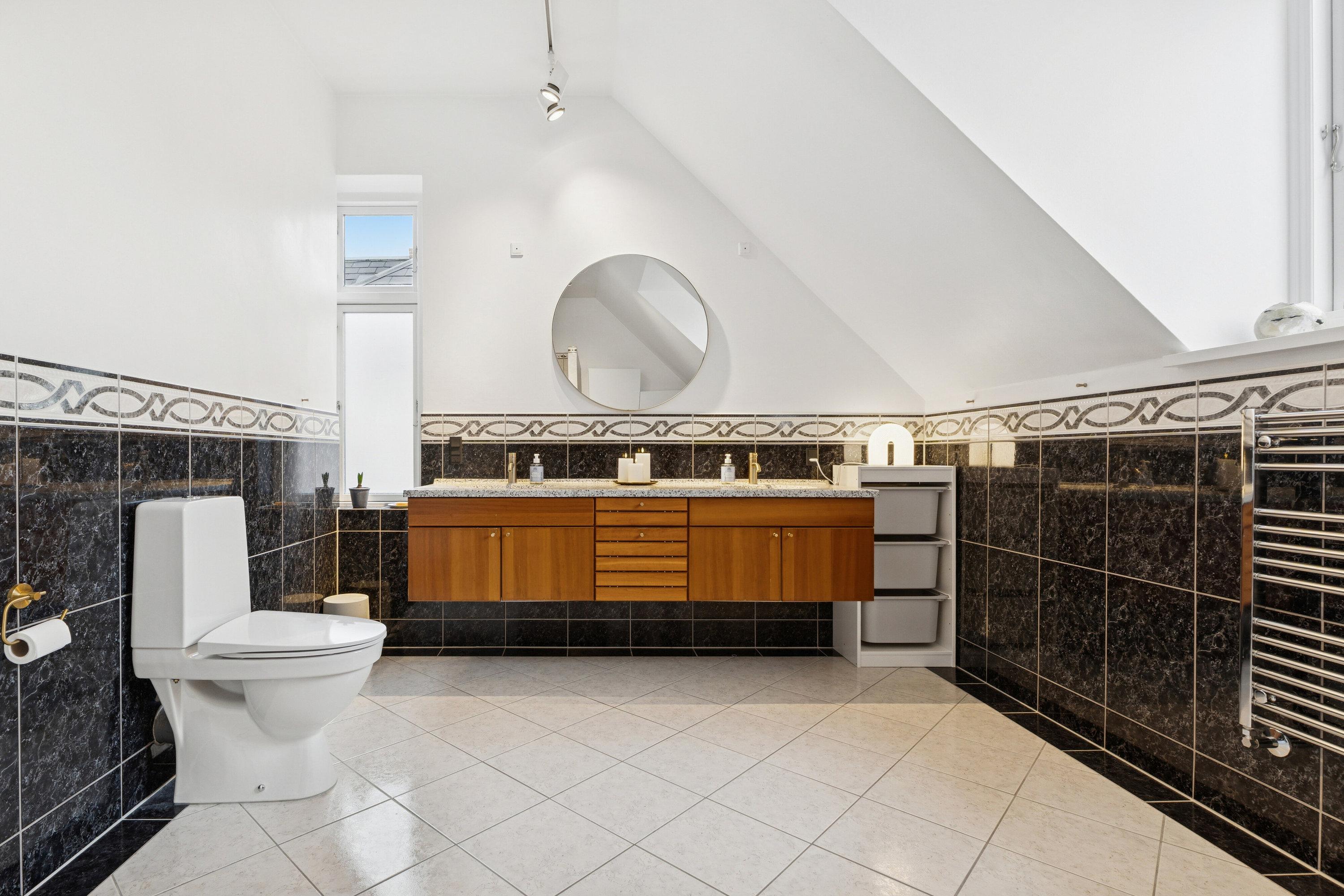 Fremhævet badeværelse billede i fuldskærmstilstand. Billede af Læssøegade 35A, 1., 5000 Odense C