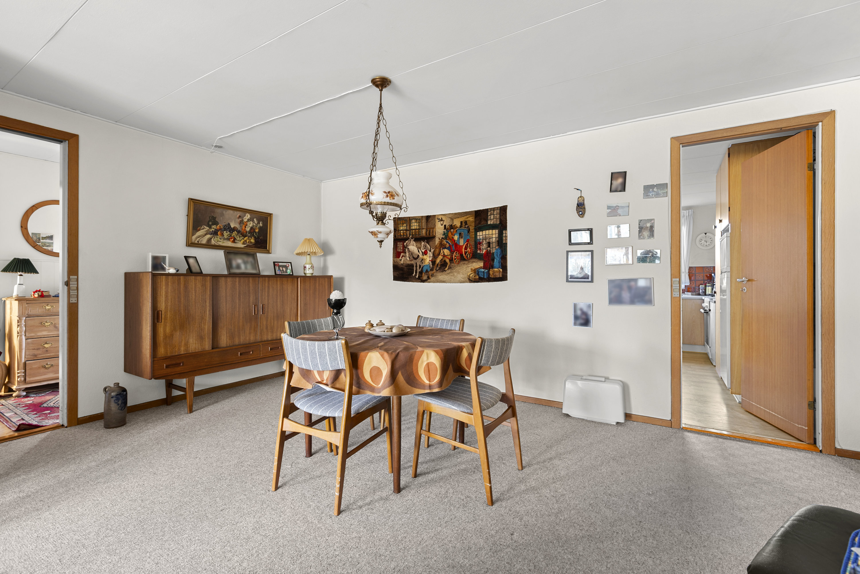 Fremhævet stue billede i fuldskærmstilstand. Billede af Højmarken 53, Gevninge, 4000 Roskilde