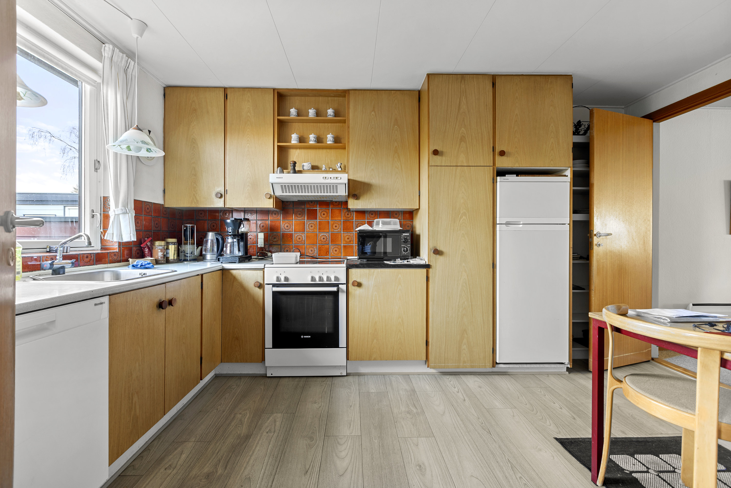 Fremhævet køkken billede i fuldskærmstilstand. Billede af Højmarken 53, Gevninge, 4000 Roskilde