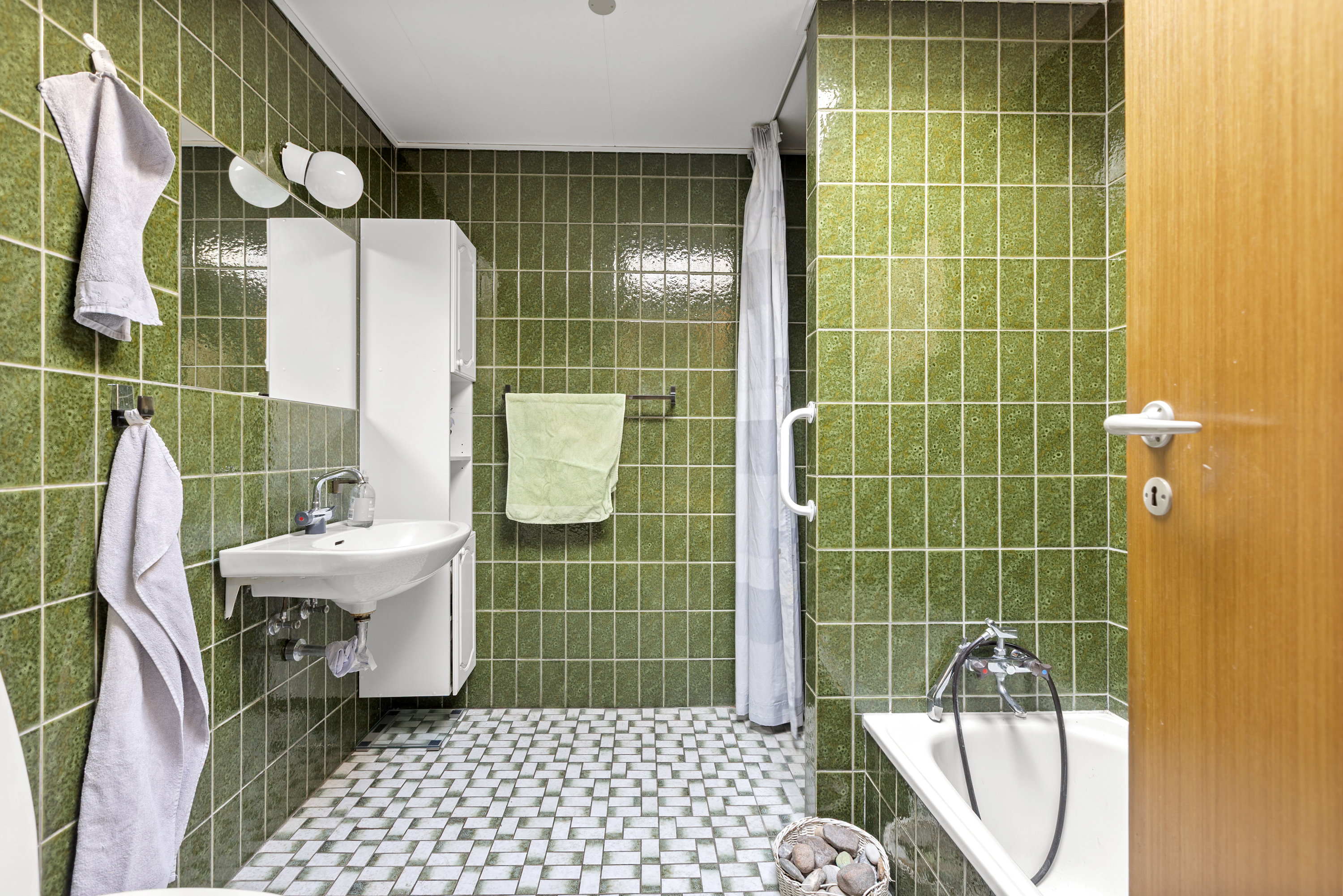 Fremhævet badeværelse billede i fuldskærmstilstand. Billede af Højmarken 53, Gevninge, 4000 Roskilde