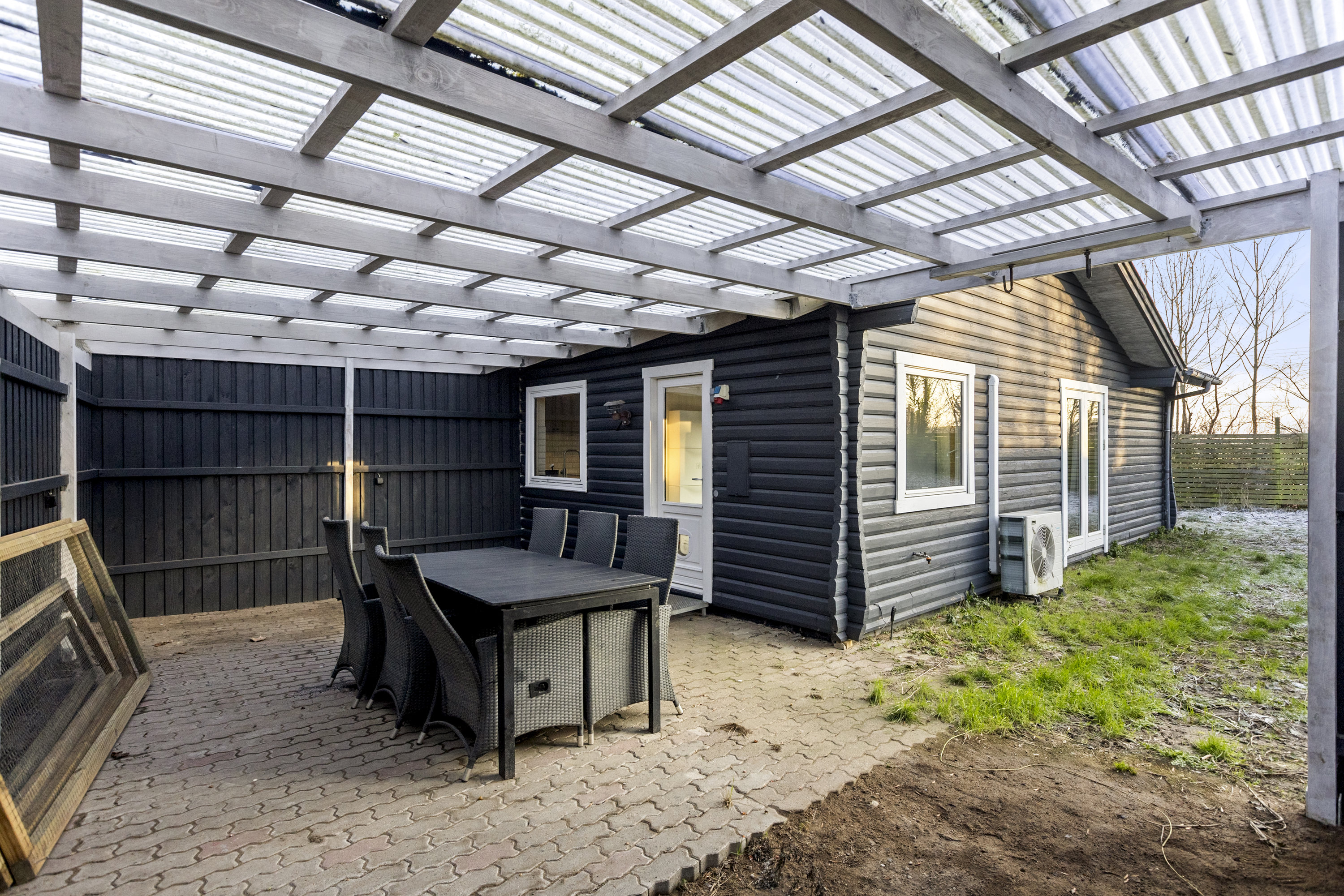 Fremhævet overdækket terrasse billede i fuldskærmstilstand. Billede af Ellemosevej 10, Ugerløse, 4400 Kalundborg