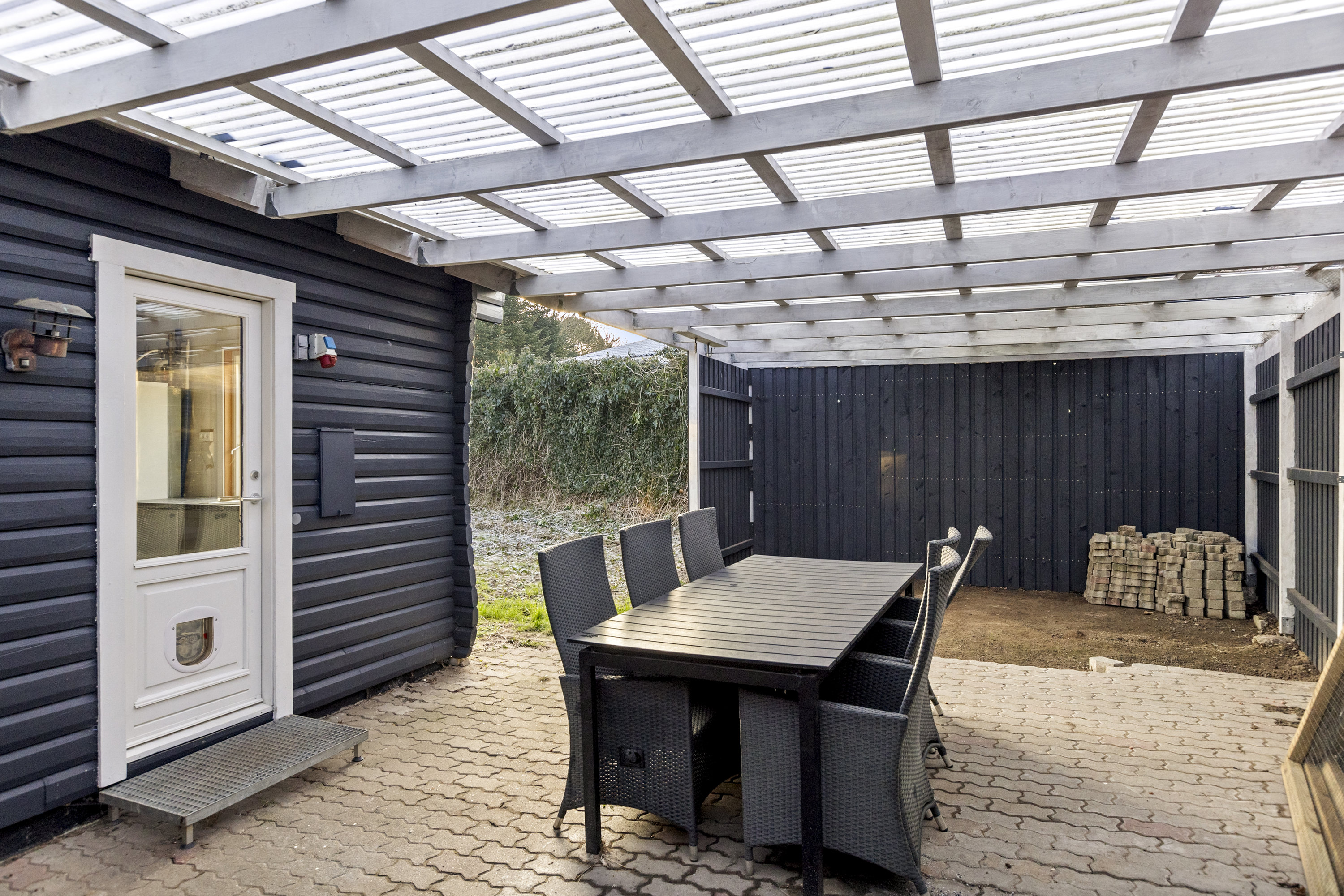 Fremhævet overdækket terrasse billede i fuldskærmstilstand. Billede af Ellemosevej 10, Ugerløse, 4400 Kalundborg