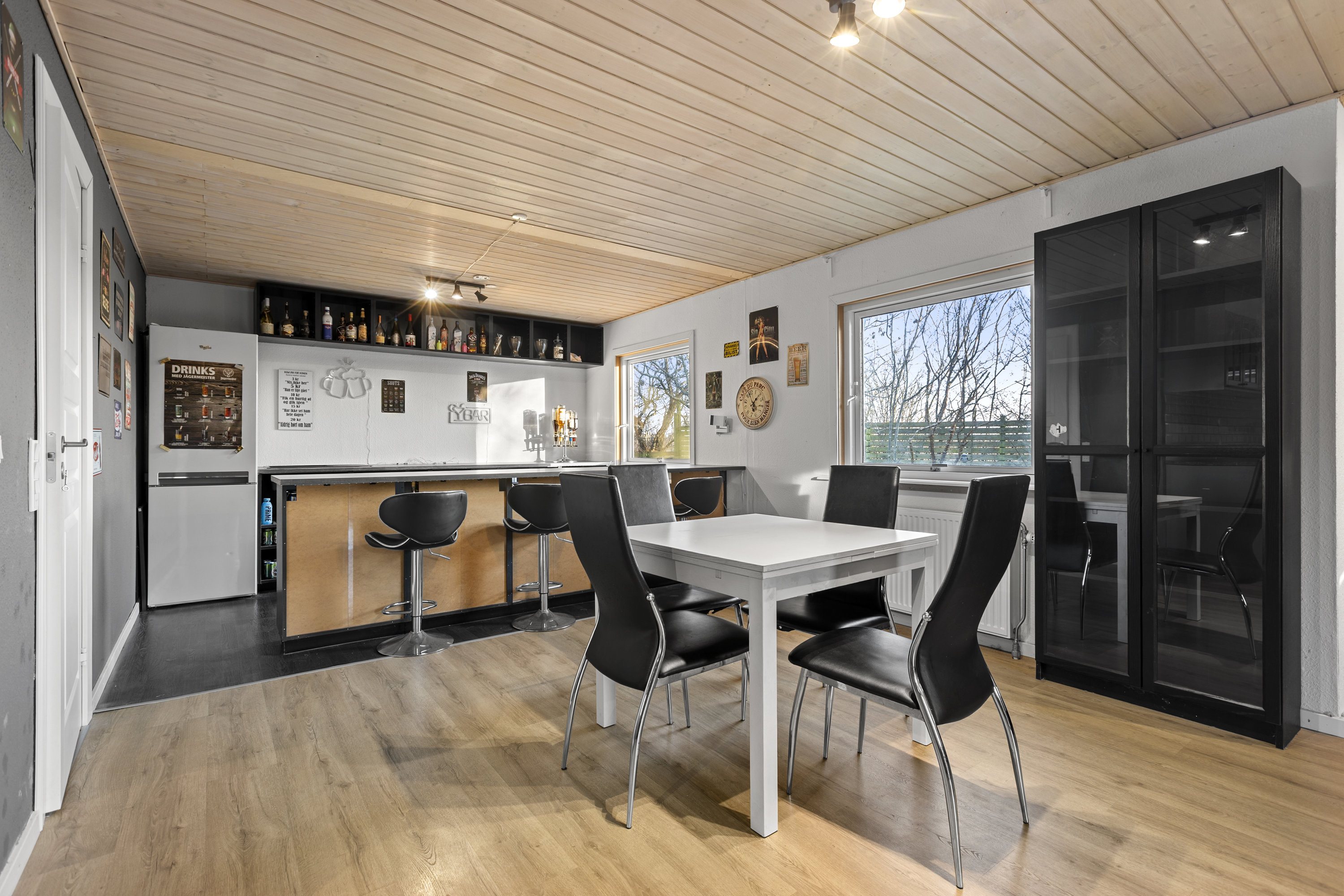 Fremhævet stue billede i fuldskærmstilstand. Billede af Ellemosevej 10, Ugerløse, 4400 Kalundborg