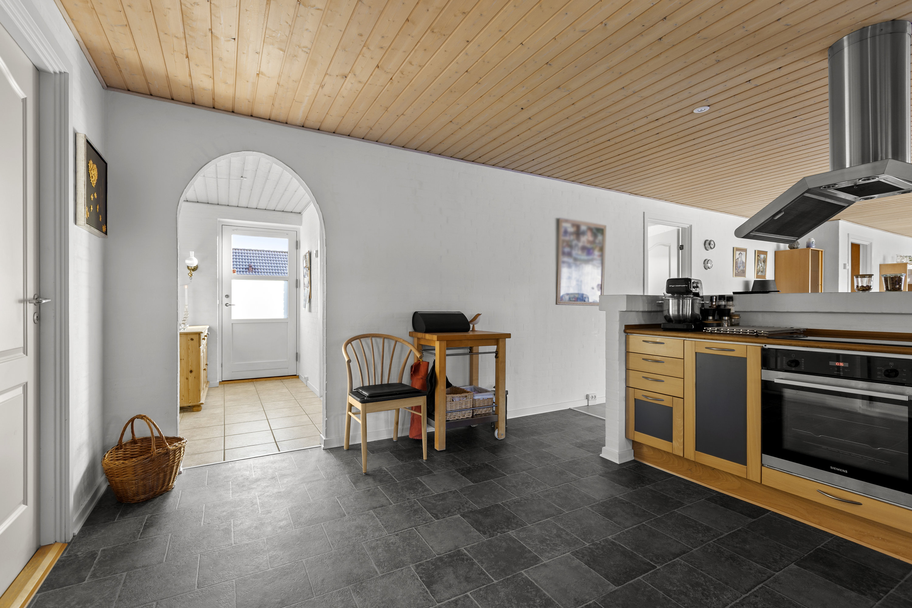 Fremhævet køkken billede i fuldskærmstilstand. Billede af Humlehaven 50, 4400 Kalundborg