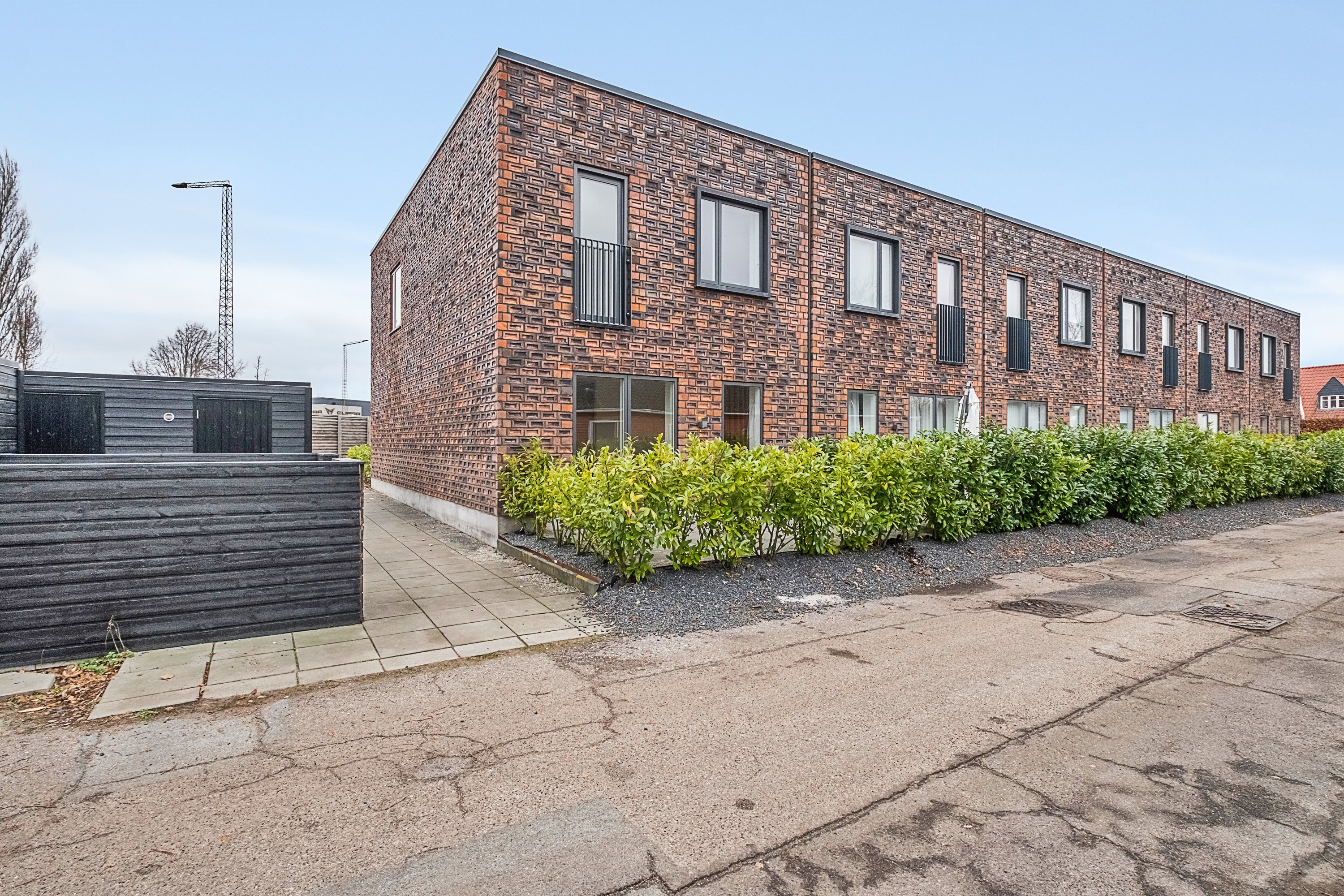 Fremhævet bag facade billede i fuldskærmstilstand. Billede af Brobjerg Parkvej 86f, 8250 Egå