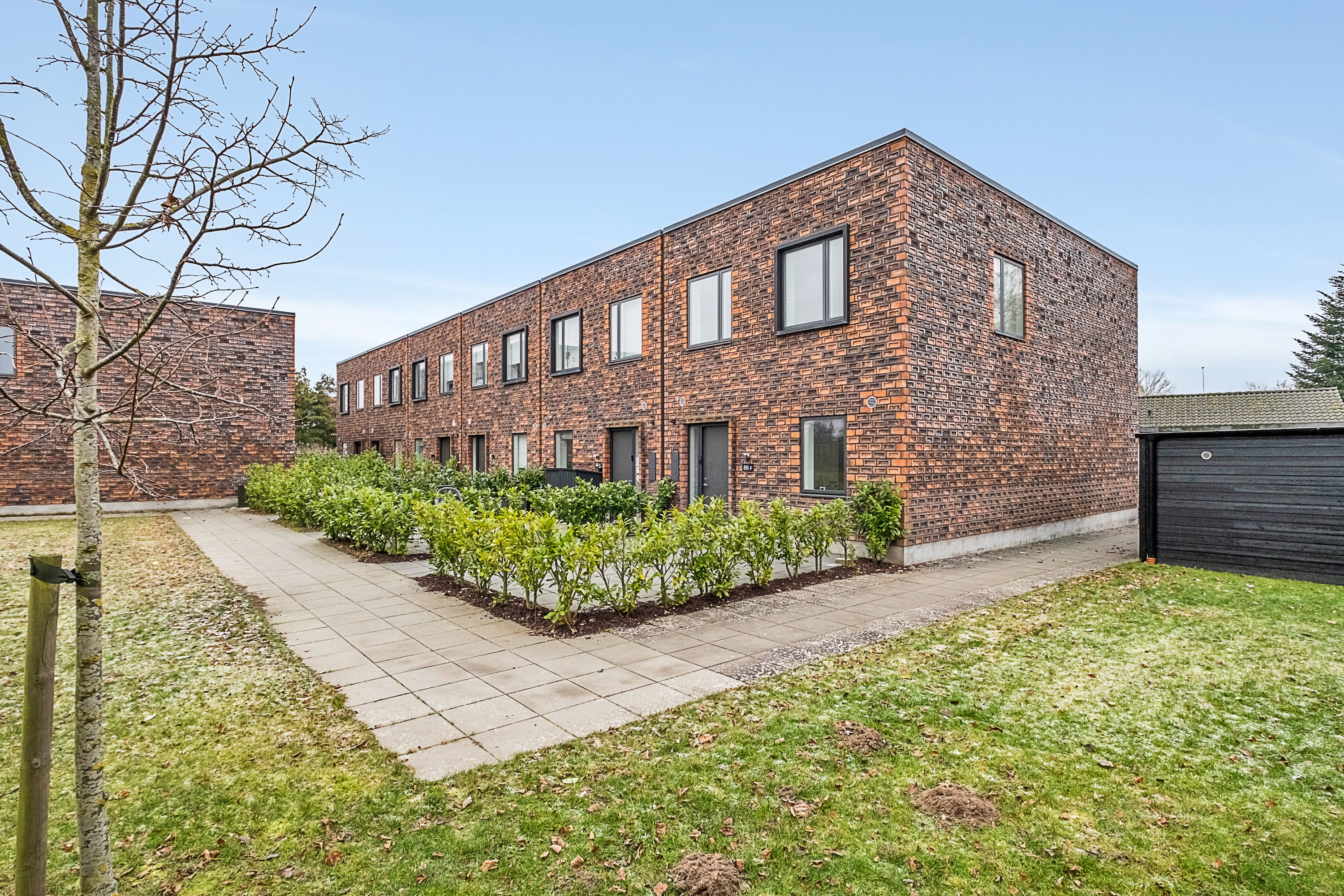 Fremhævet facade billede i fuldskærmstilstand. Billede af Brobjerg Parkvej 86f, 8250 Egå