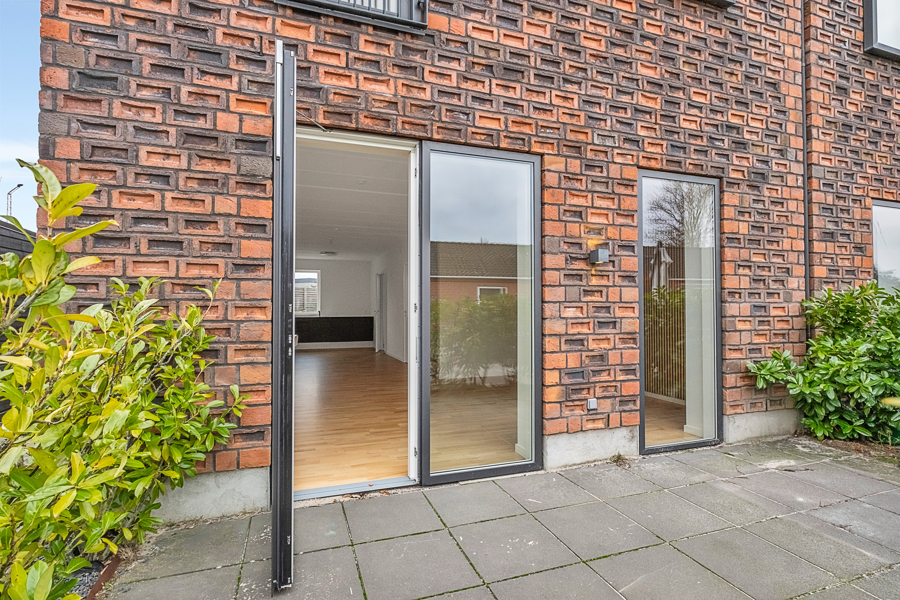 Fremhævet terrasse billede i fuldskærmstilstand. Billede af Brobjerg Parkvej 86f, 8250 Egå