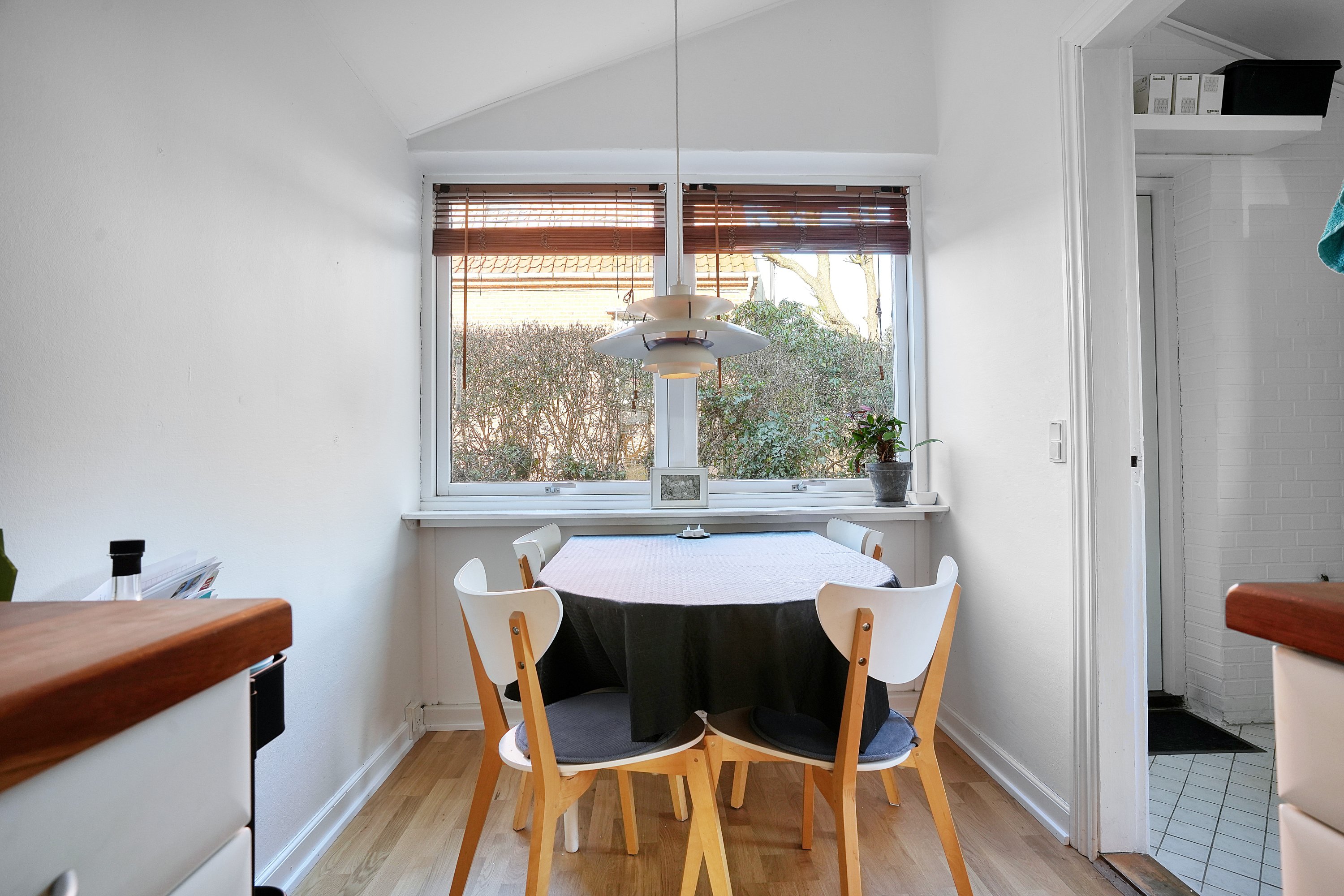 Fremhævet spisestue billede i fuldskærmstilstand. Billede af Englodden 22, 2500 Valby