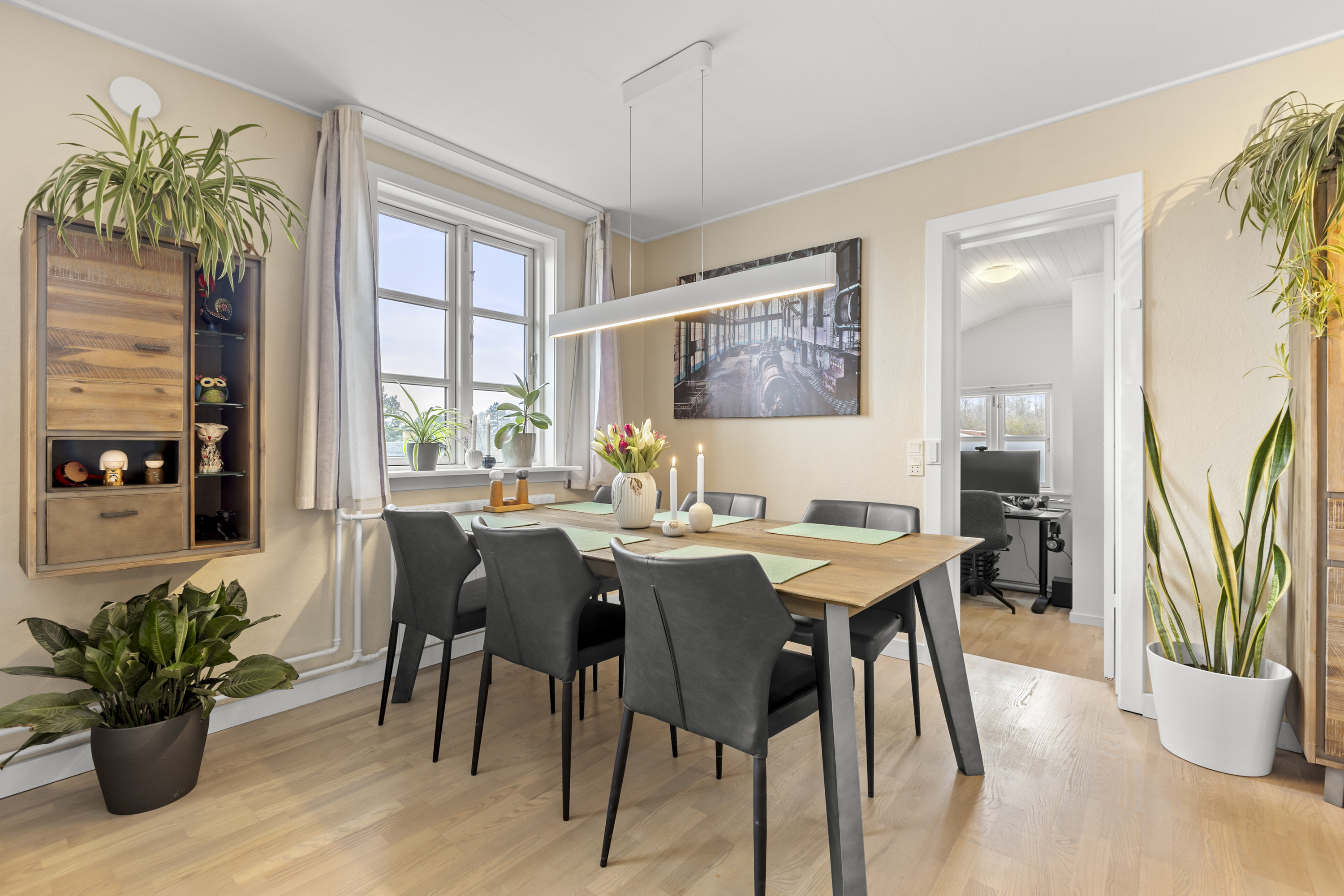 Fremhævet stue billede i fuldskærmstilstand. Billede af Hybenvej 7A, 4100 Ringsted