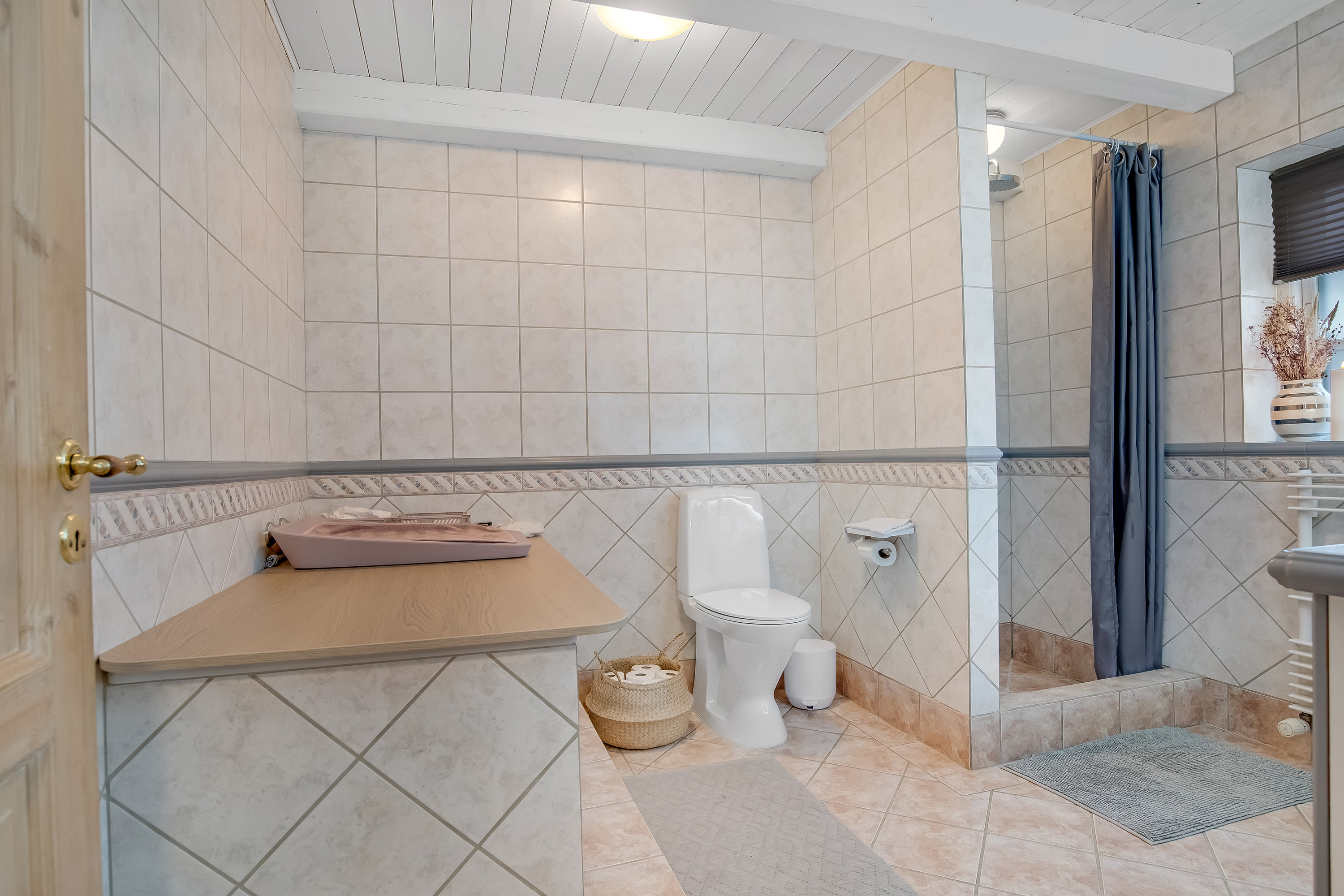 Fremhævet badeværelse billede i fuldskærmstilstand. Billede af Geranievej 4, Mejrup, 7500 Holstebro