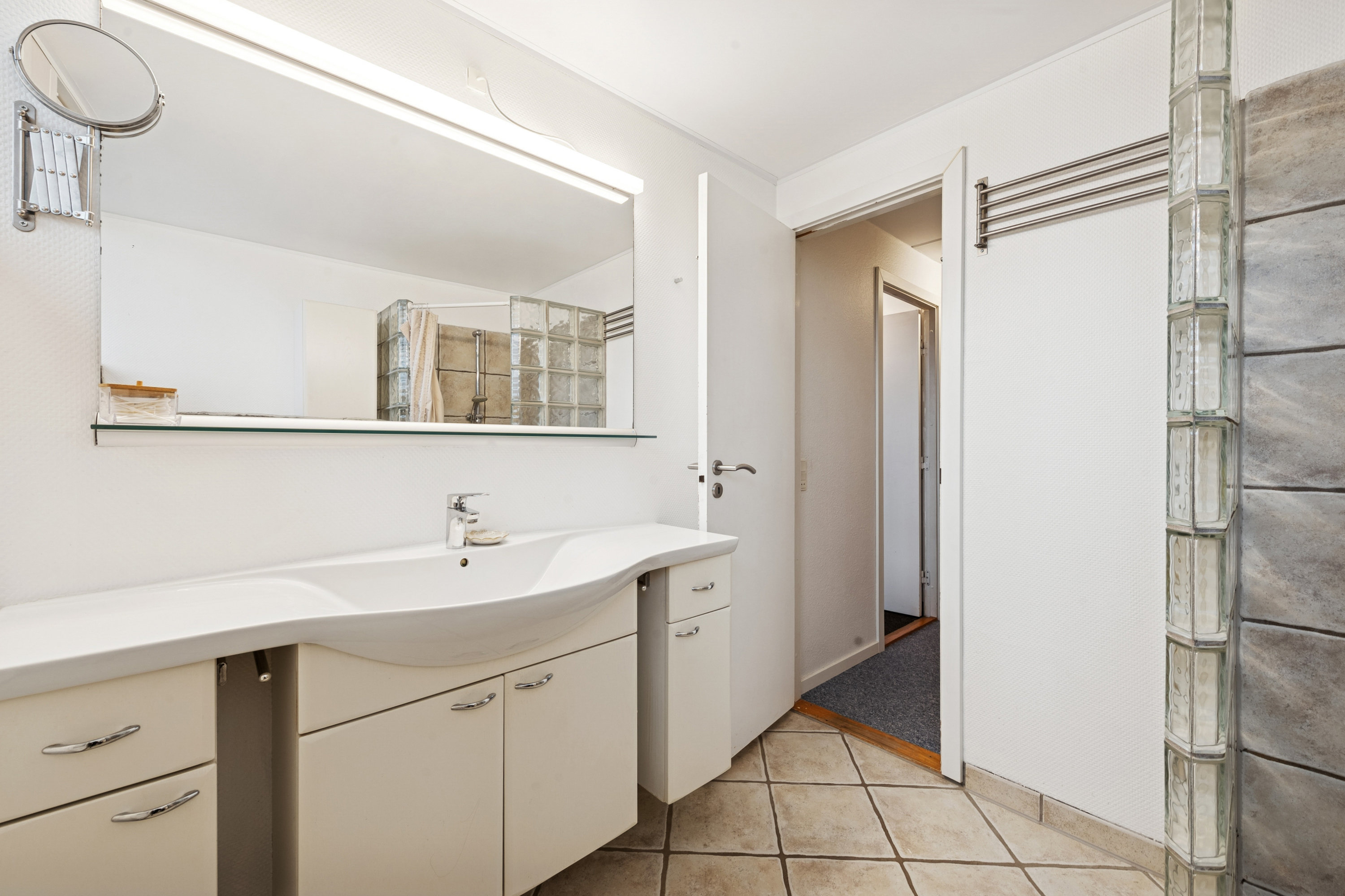 Fremhævet badeværelse billede i fuldskærmstilstand. Billede af Jægerhusene 11, 2620 Albertslund