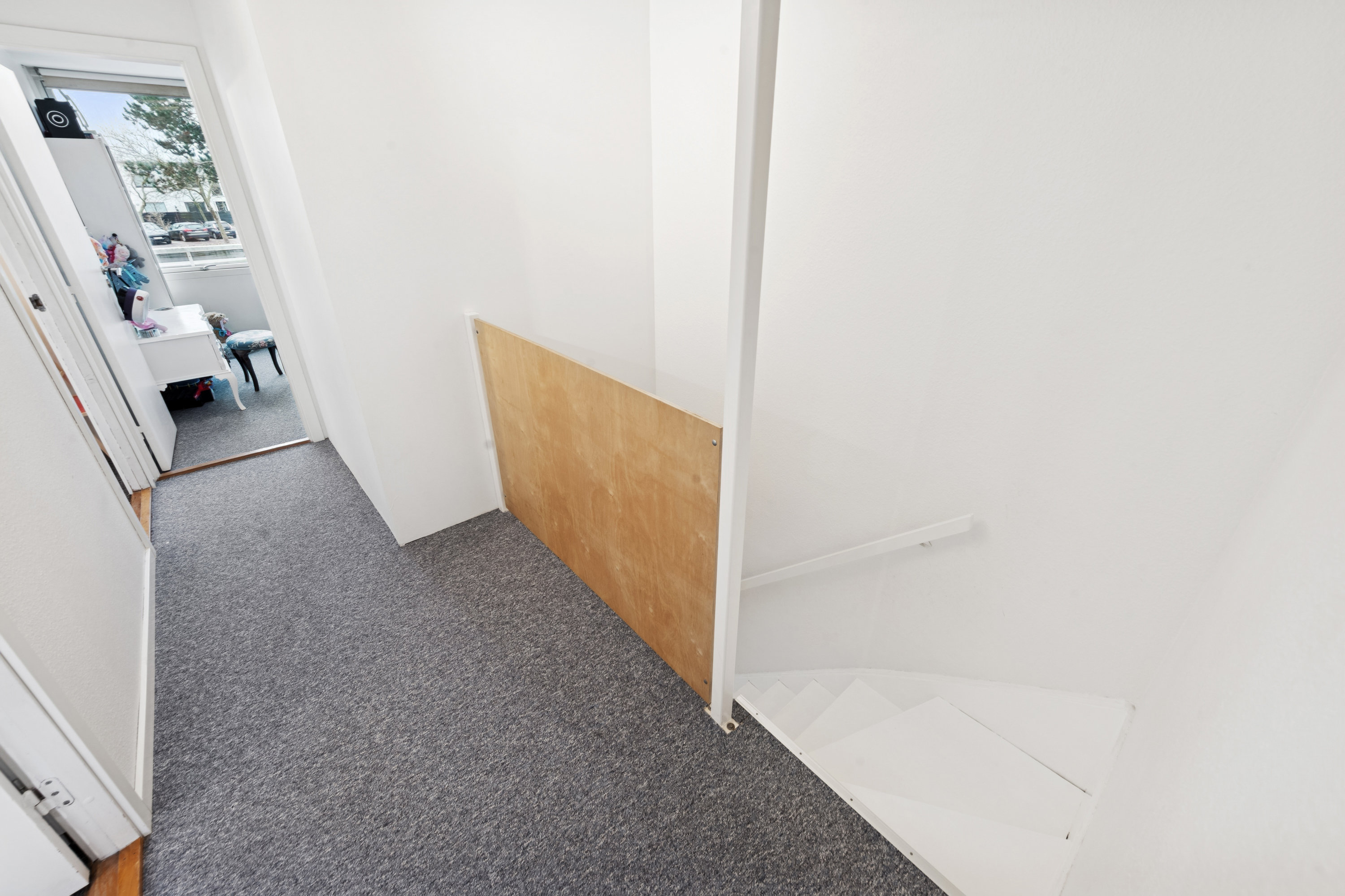 Fremhævet trappe billede i fuldskærmstilstand. Billede af Jægerhusene 11, 2620 Albertslund