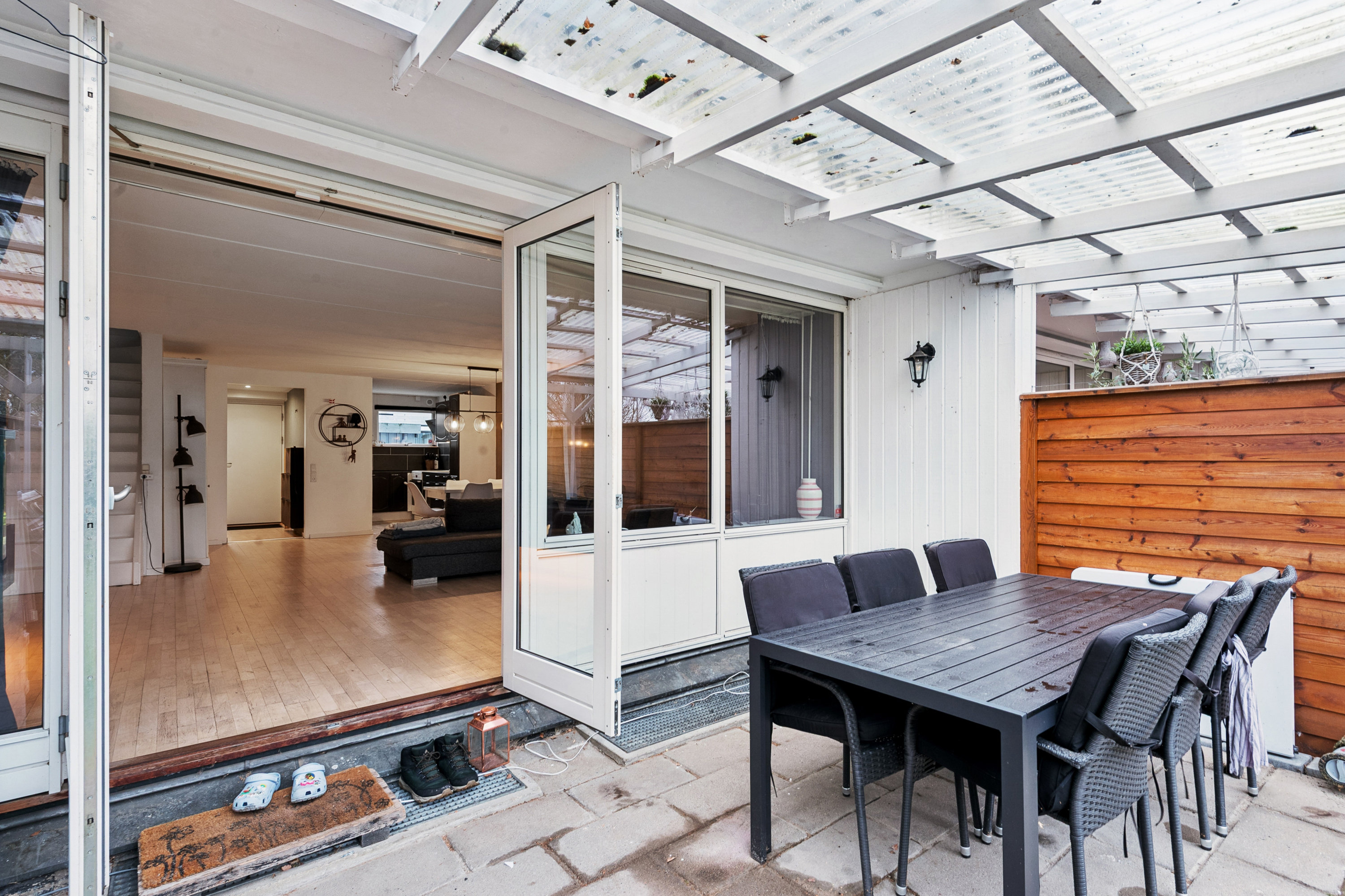 Fremhævet terrasse billede i fuldskærmstilstand. Billede af Jægerhusene 11, 2620 Albertslund