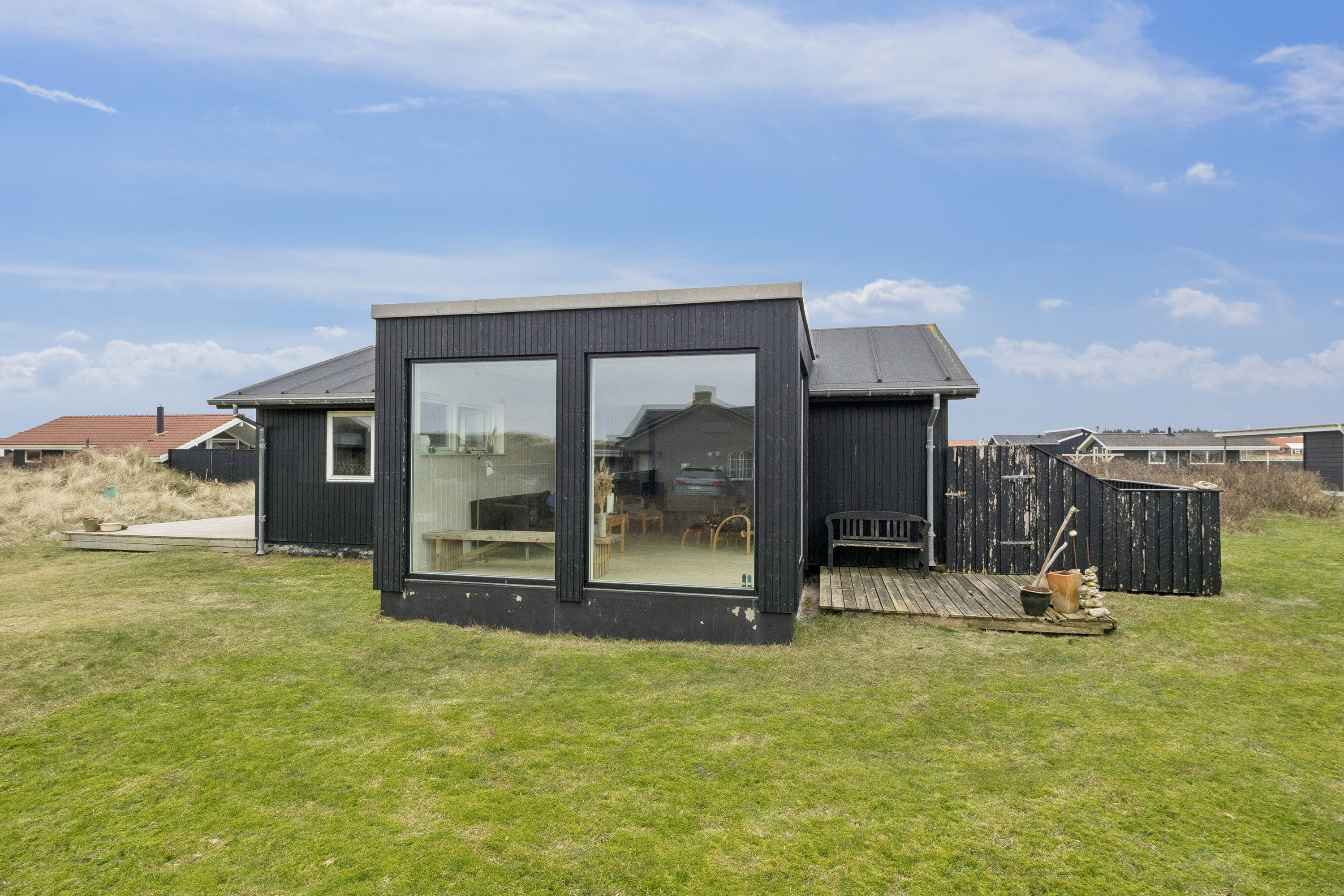 Fremhævet set fra haven billede i fuldskærmstilstand. Billede af Kobbelsti 49, Klitmøller, 7700 Thisted