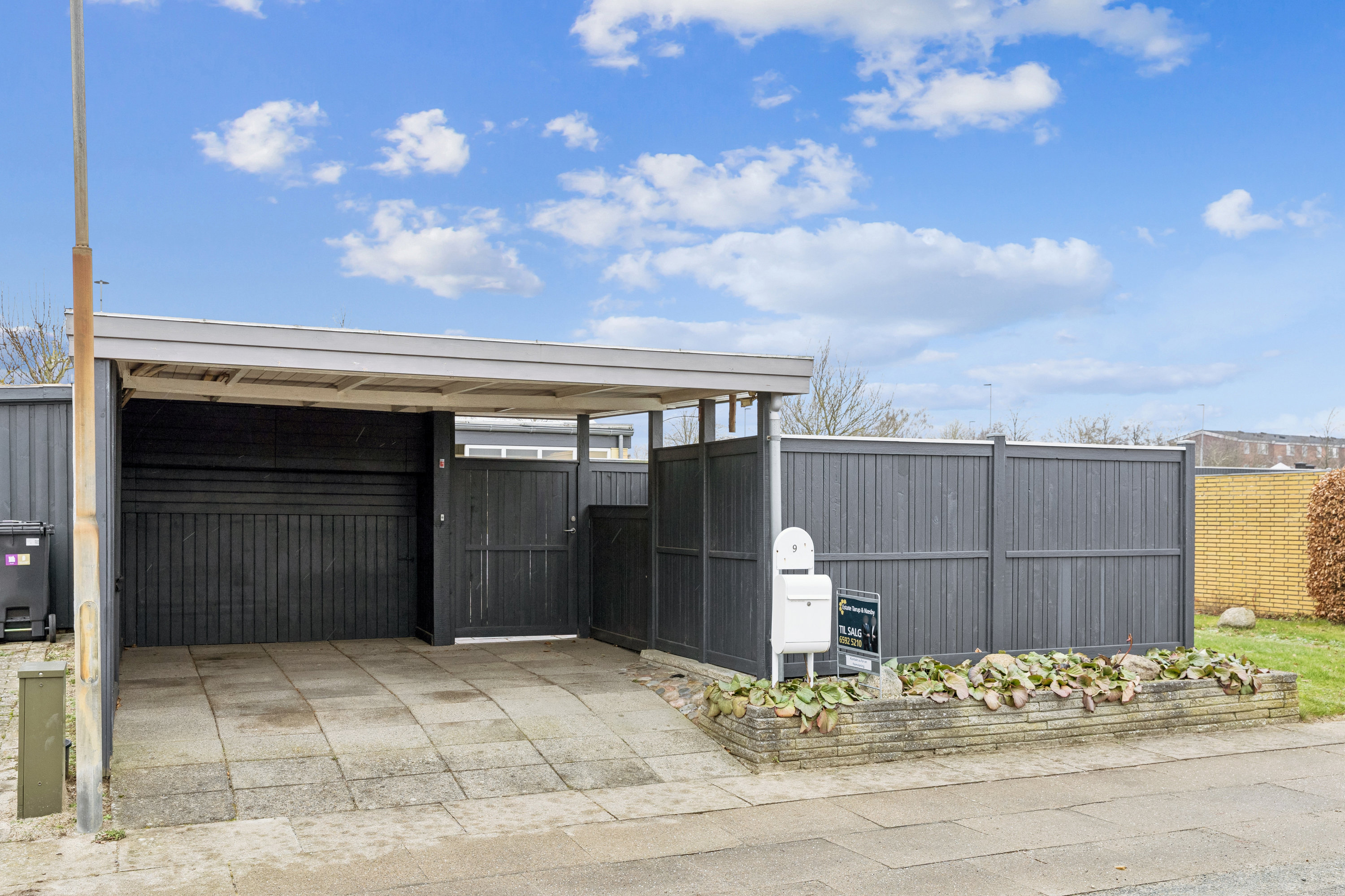 Fremhævet terrasse billede i fuldskærmstilstand. Billede af Tybrindvænget 9, 5230 Odense M