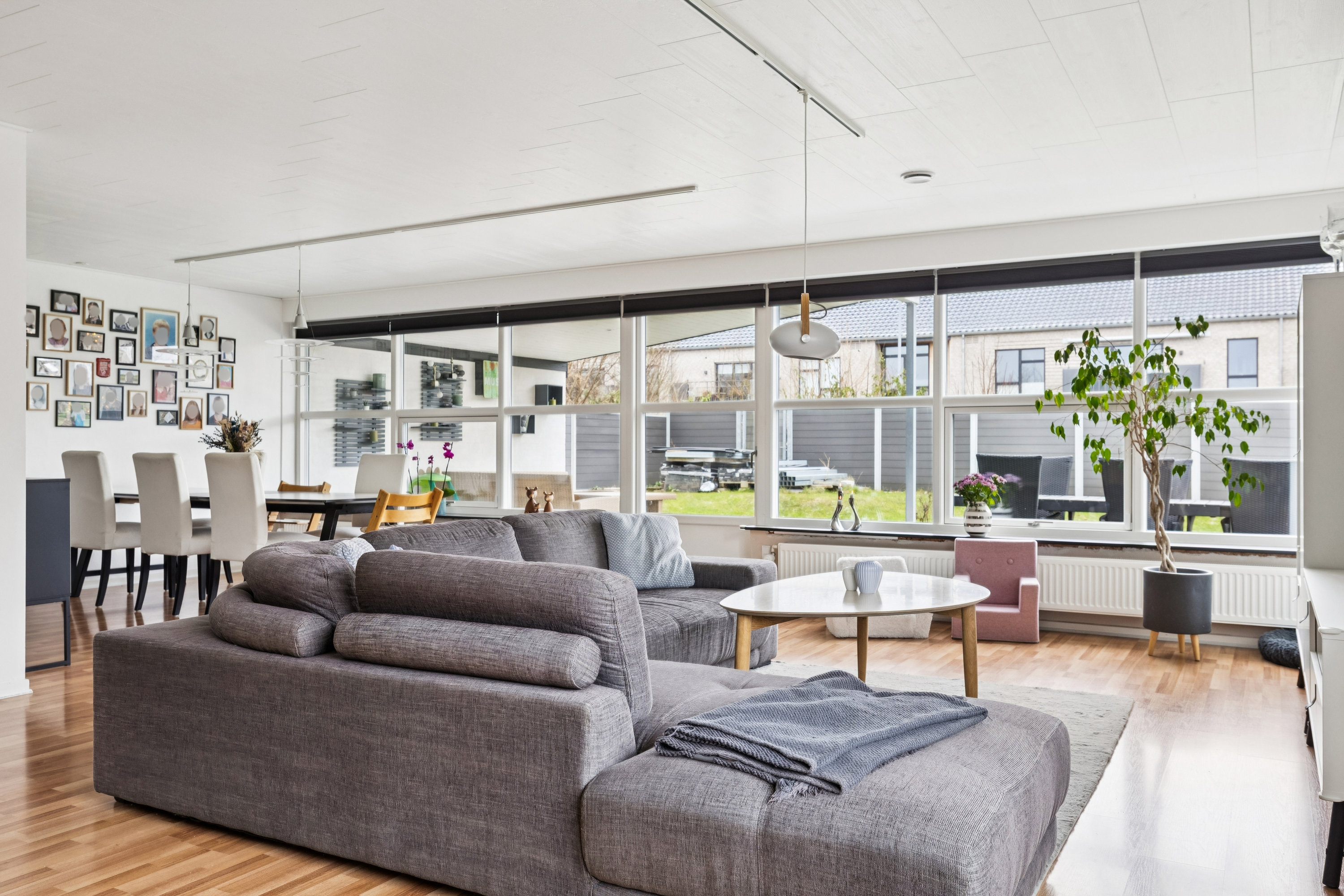 Fremhævet stue billede i fuldskærmstilstand. Billede af Stellavej 33, Paarup, 5210 Odense NV