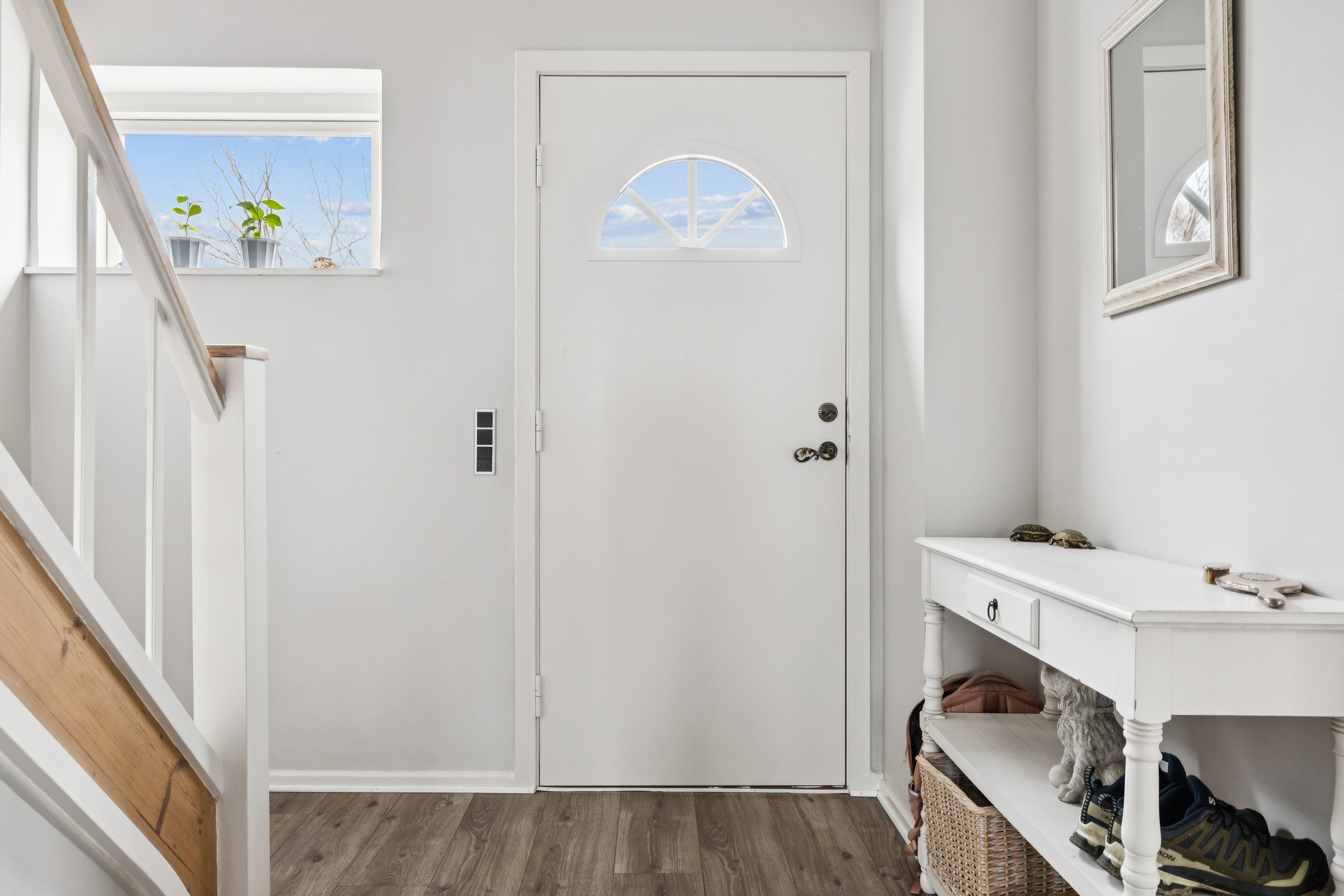 Fremhævet gang billede i fuldskærmstilstand. Billede af Rugårdsvej 317, Villestofte, 5210 Odense NV