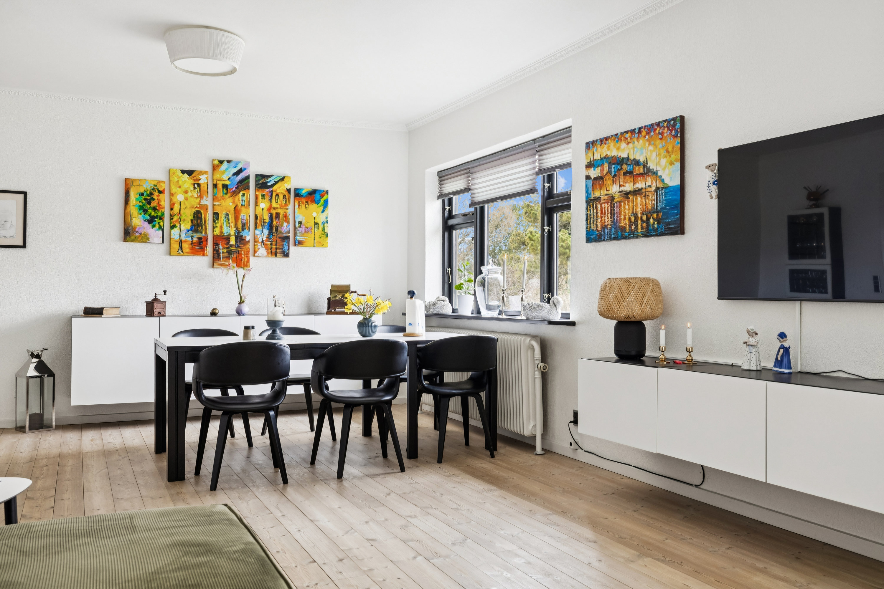 Fremhævet stue billede i fuldskærmstilstand. Billede af Rugårdsvej 317, Villestofte, 5210 Odense NV