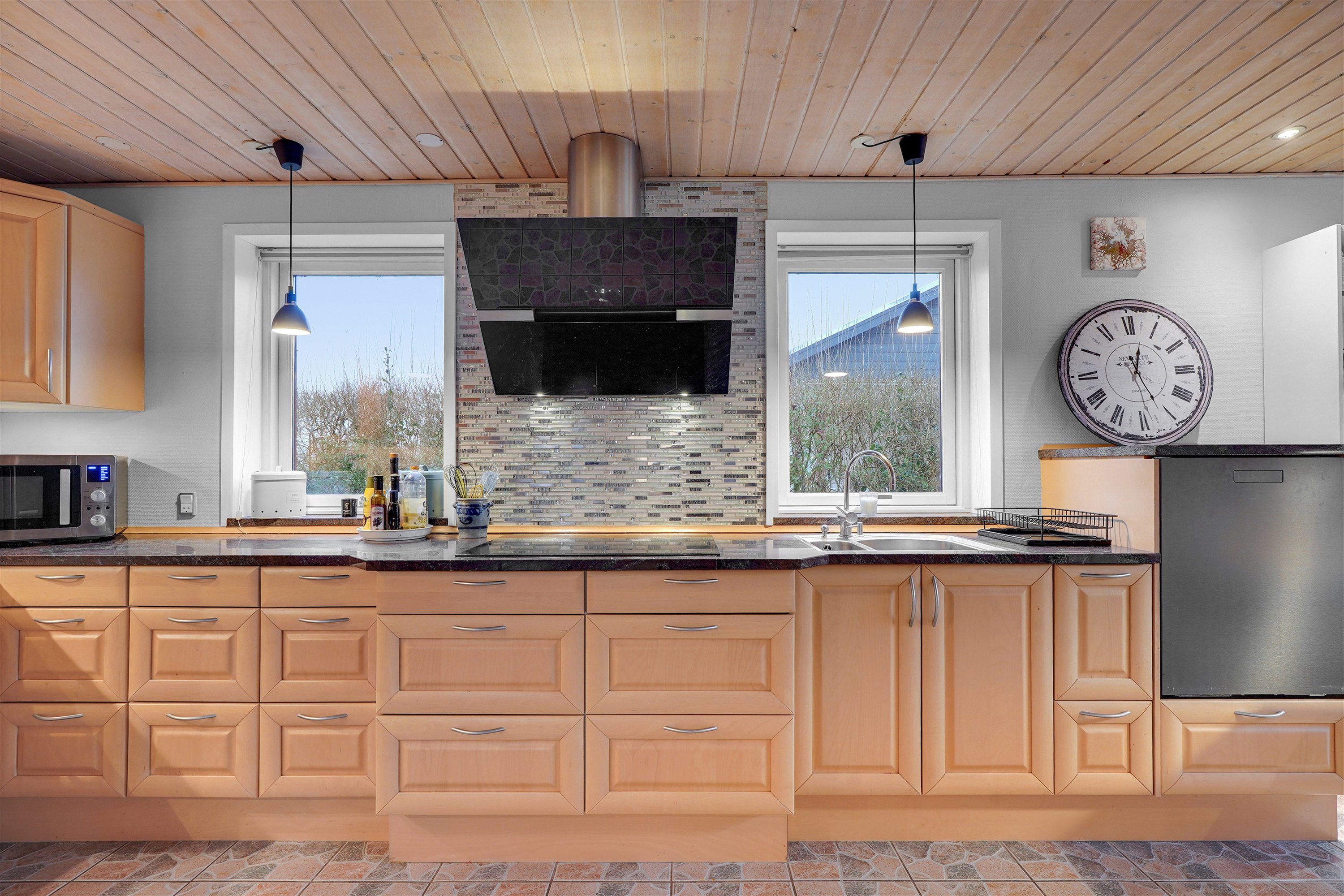 Fremhævet køkken billede i fuldskærmstilstand. Billede af Egevænget 406, 7190 Billund