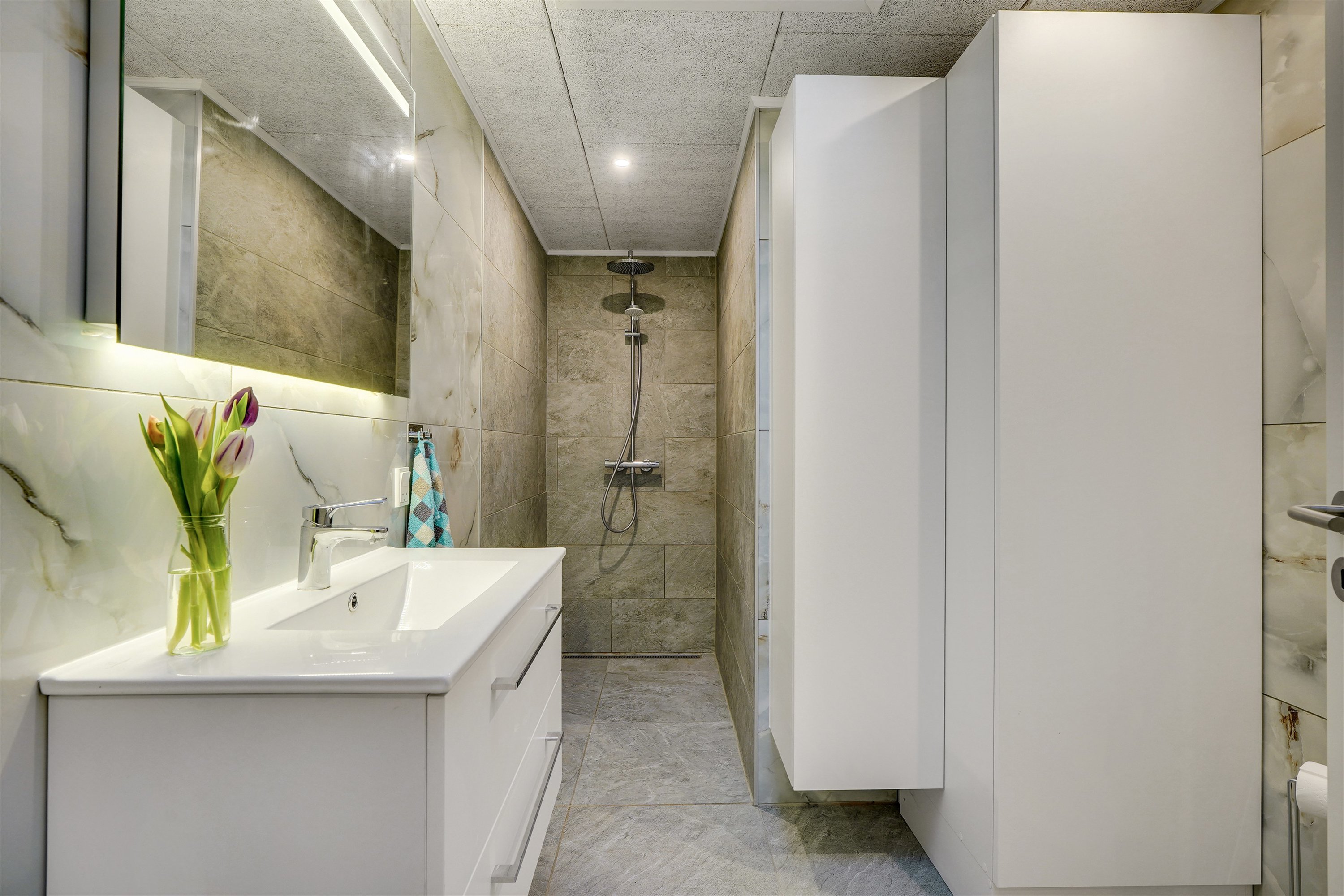 Fremhævet badeværelse billede i fuldskærmstilstand. Billede af Egevænget 406, 7190 Billund