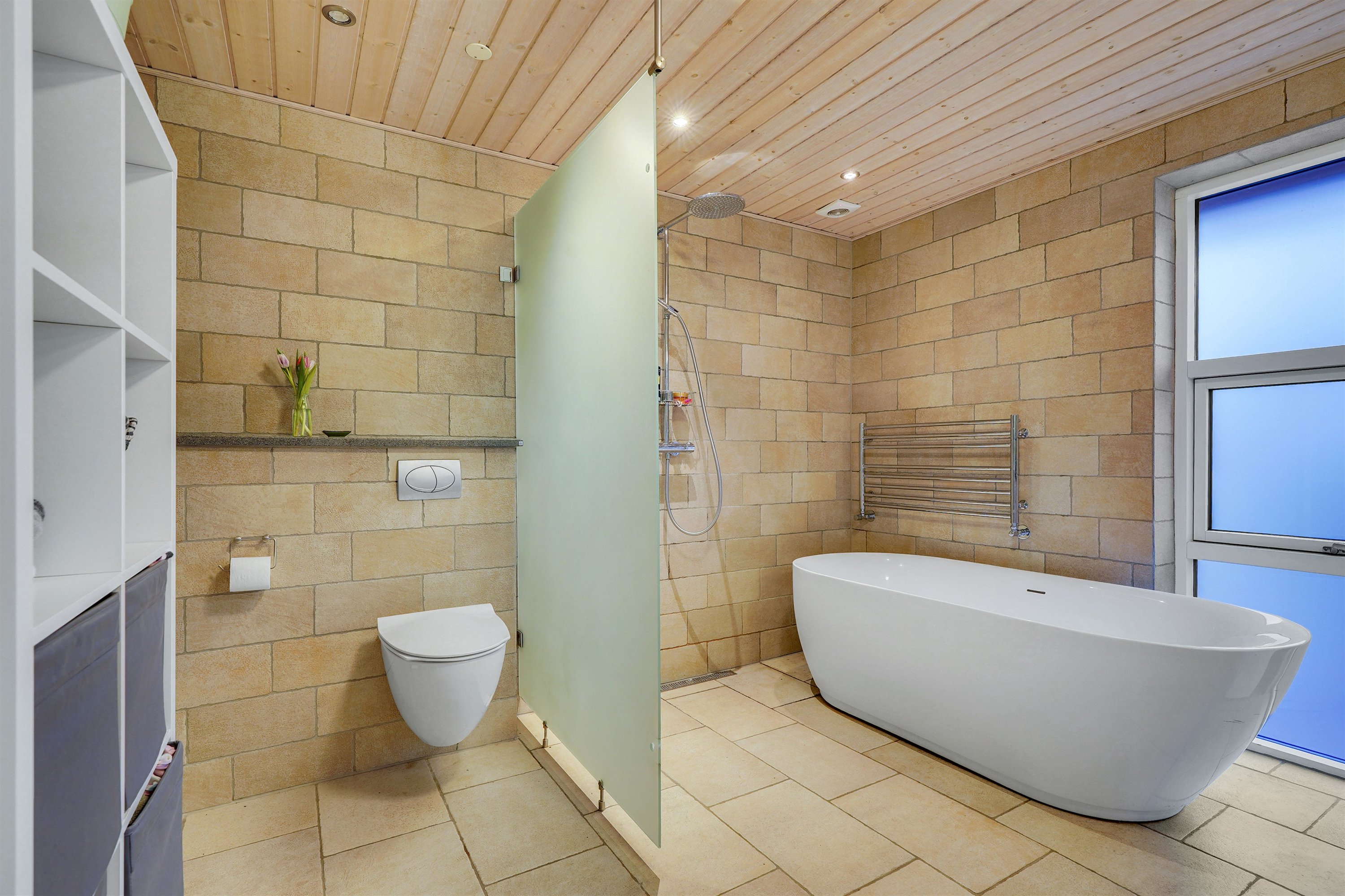 Fremhævet badeværelse billede i fuldskærmstilstand. Billede af Egevænget 406, 7190 Billund